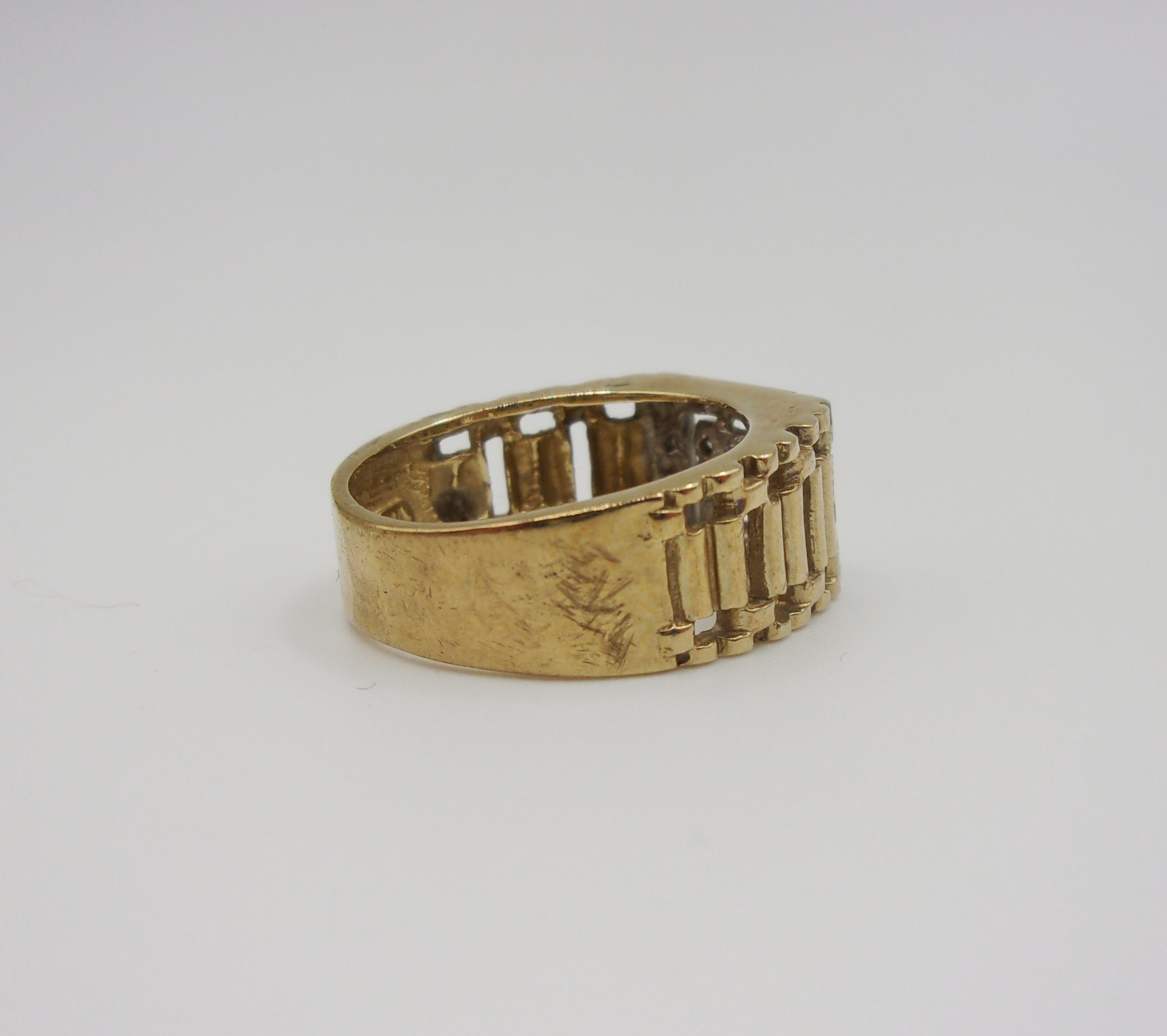 9ct Yellow Gold Diamond Greek Key Ring UK Size O US 7 - Image 4