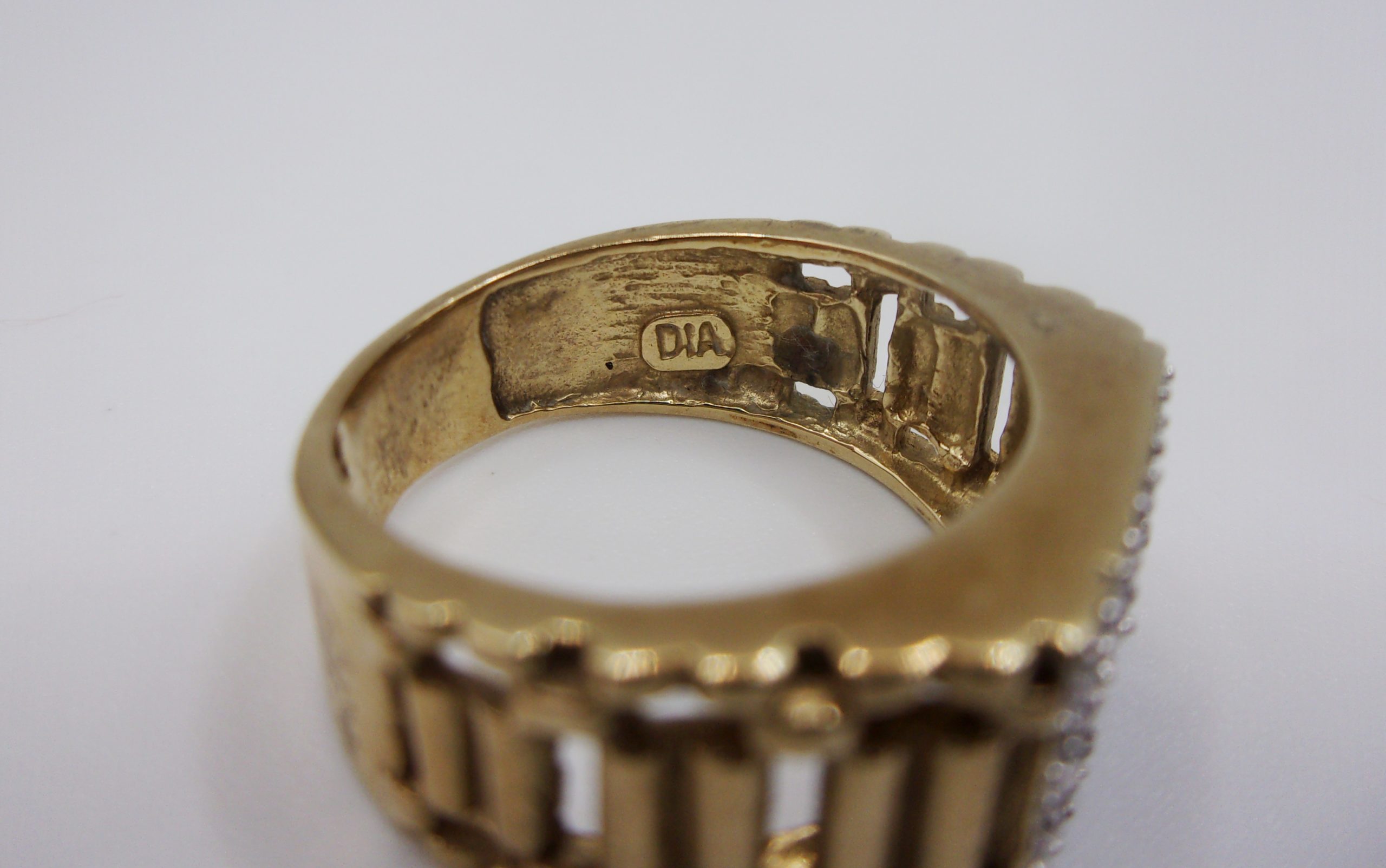 9ct Yellow Gold Diamond Greek Key Ring UK Size O US 7 - Image 6