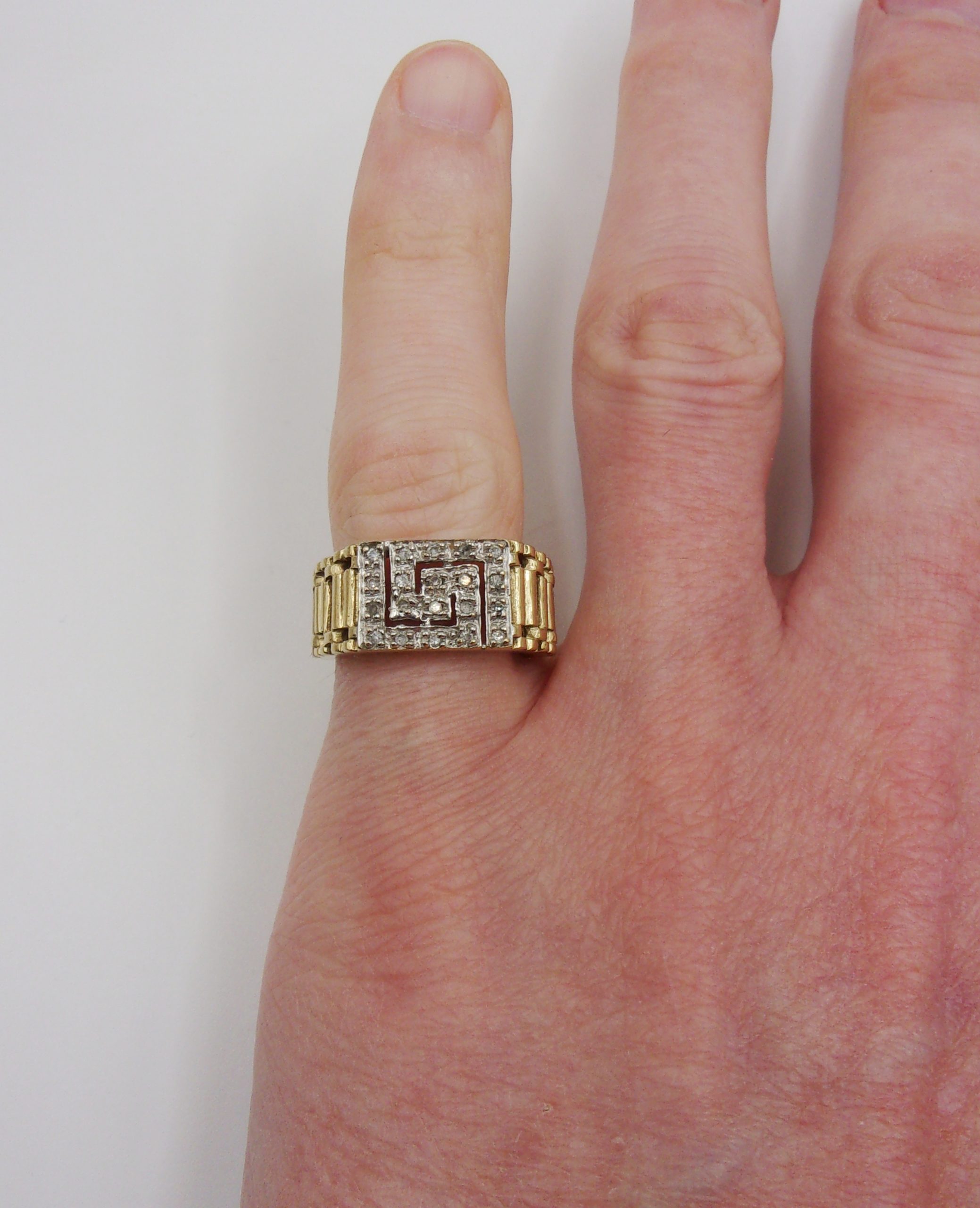9ct Yellow Gold Diamond Greek Key Ring UK Size O US 7 - Image 8