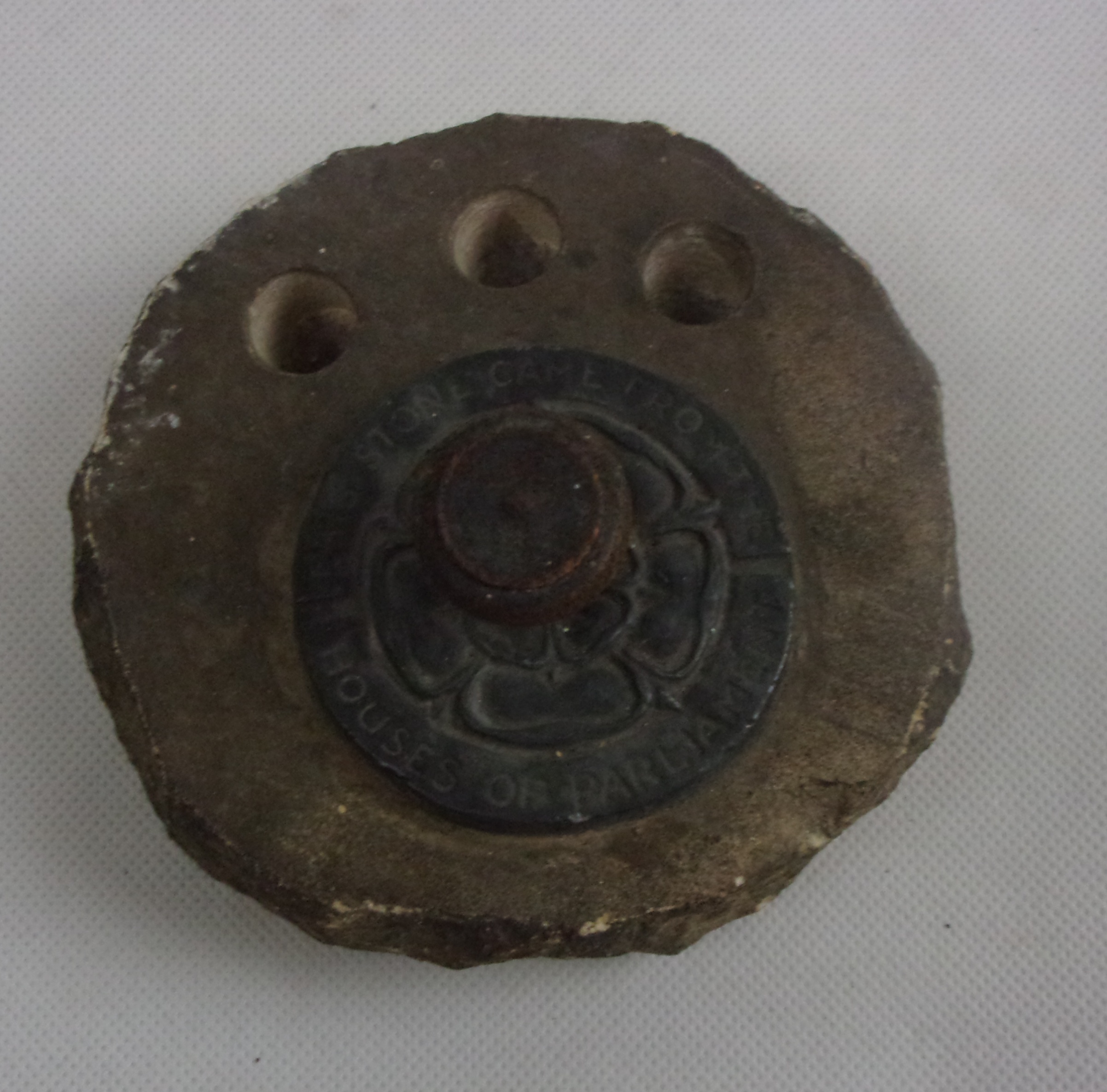 Stone Pen Stand Made From 1941 Houses Of Parliament Rubble - Image 4