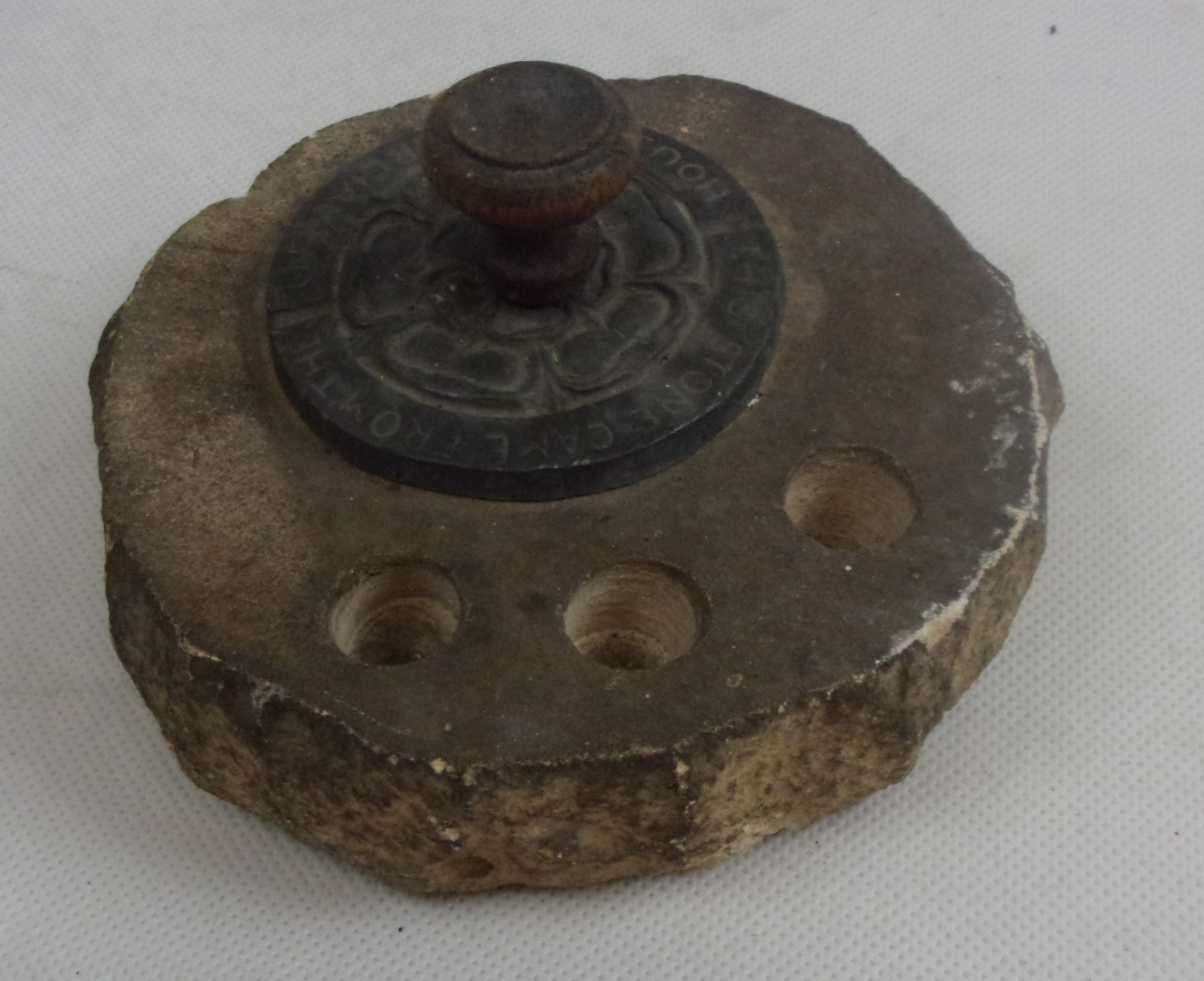 Stone Pen Stand Made From 1941 Houses Of Parliament Rubble - Image 3