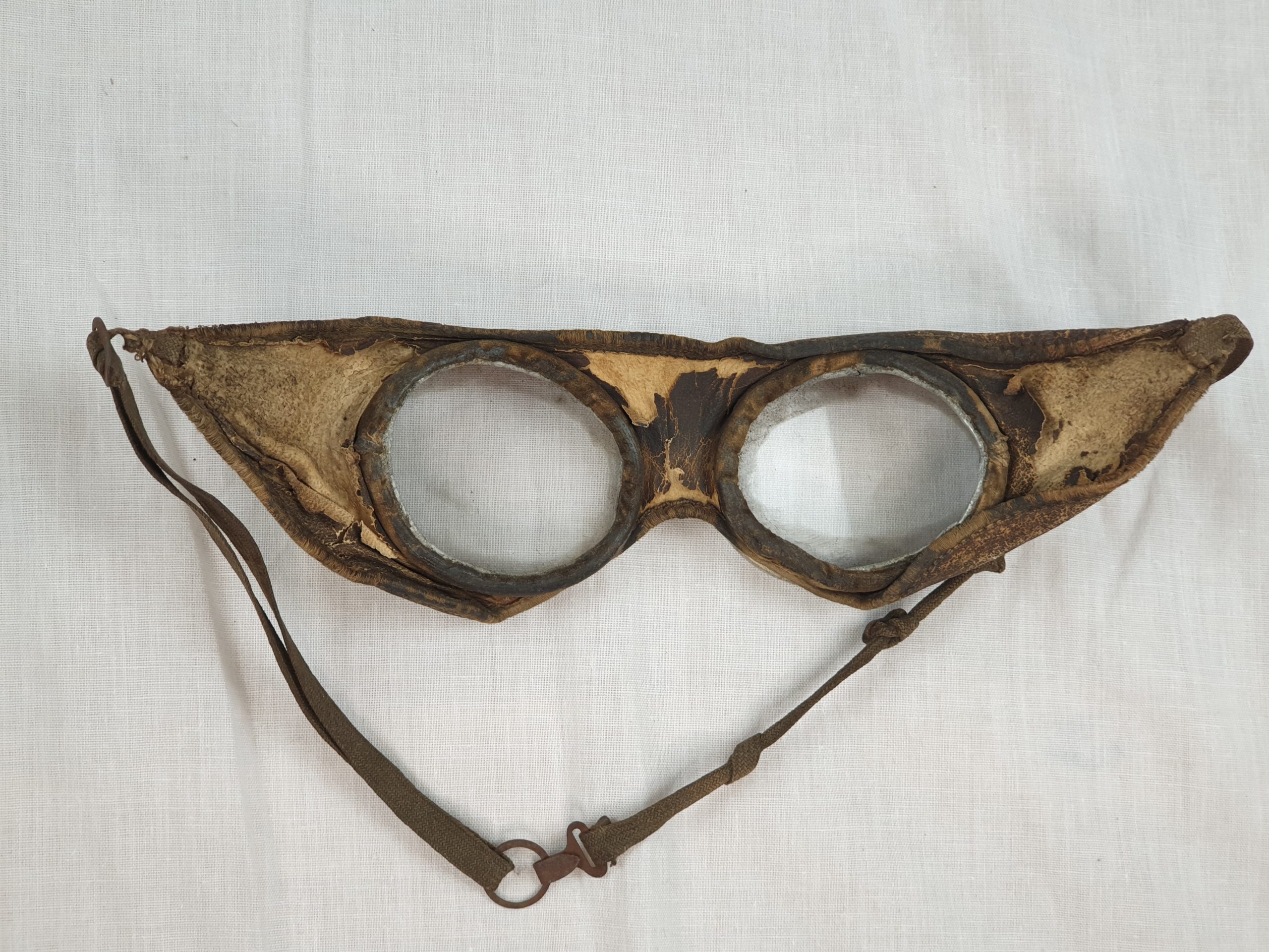 WWI First World War period RFC RAF Royal Flying Corps Helmet, Goggles And Photograph Of Owner - Image 9