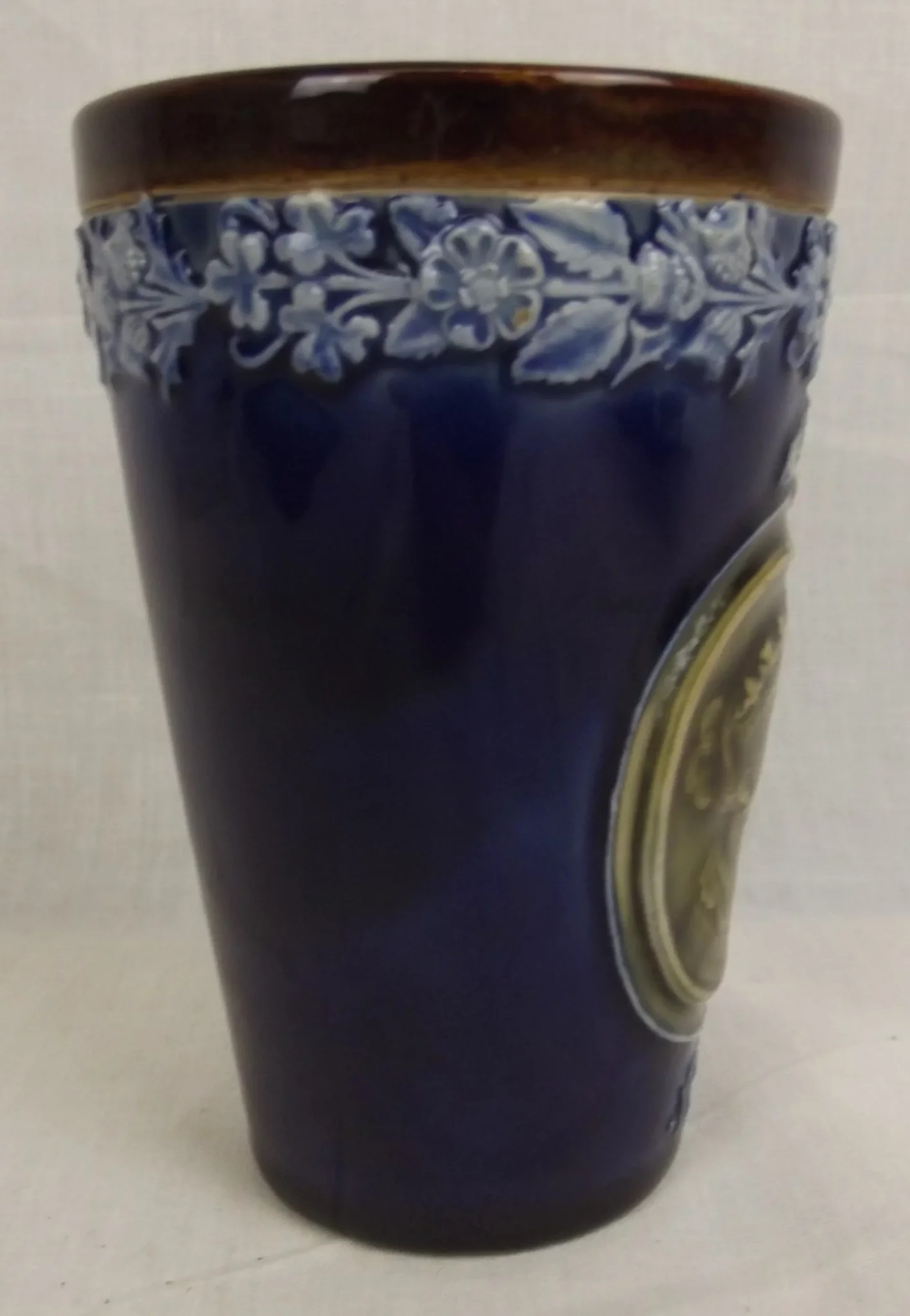 1897 Queen Victoria Diamond Jubilee Lambeth Beaker - Image 3