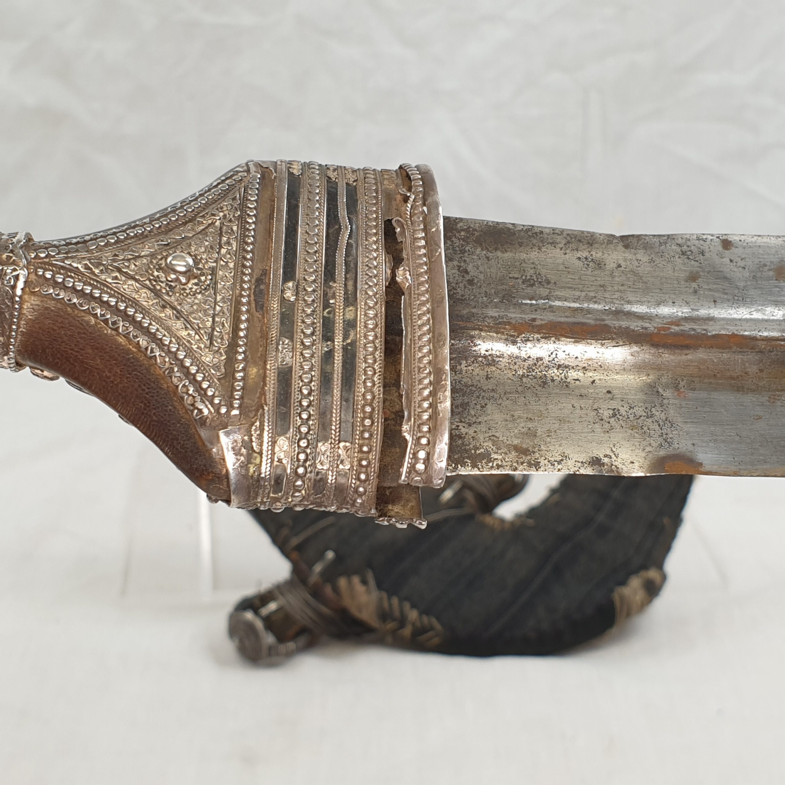 Circa 1900 Arabic White Metal Jambiya Dagger And Scabbard - Image 6