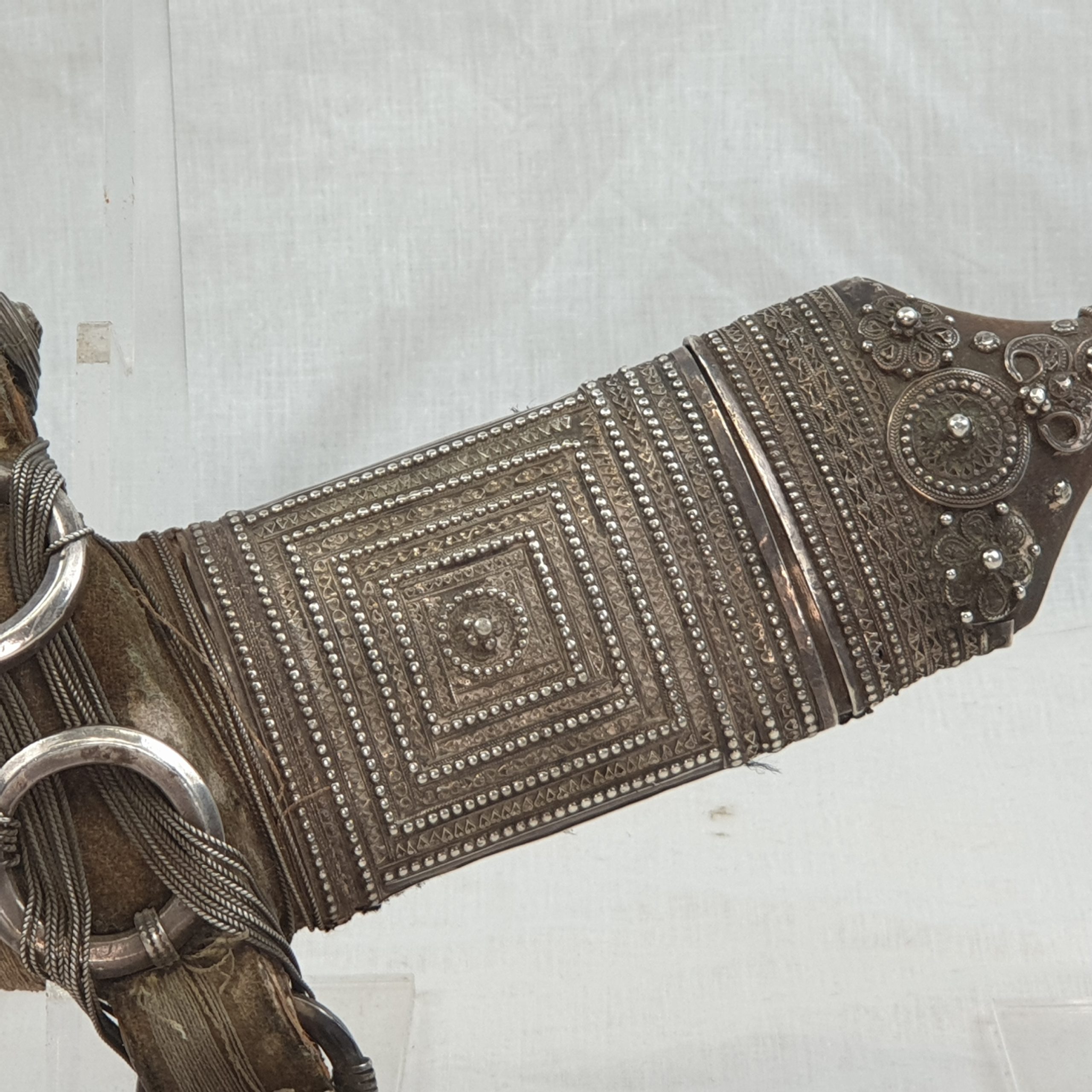 Circa 1900 Arabic White Metal Jambiya Dagger And Scabbard - Image 10