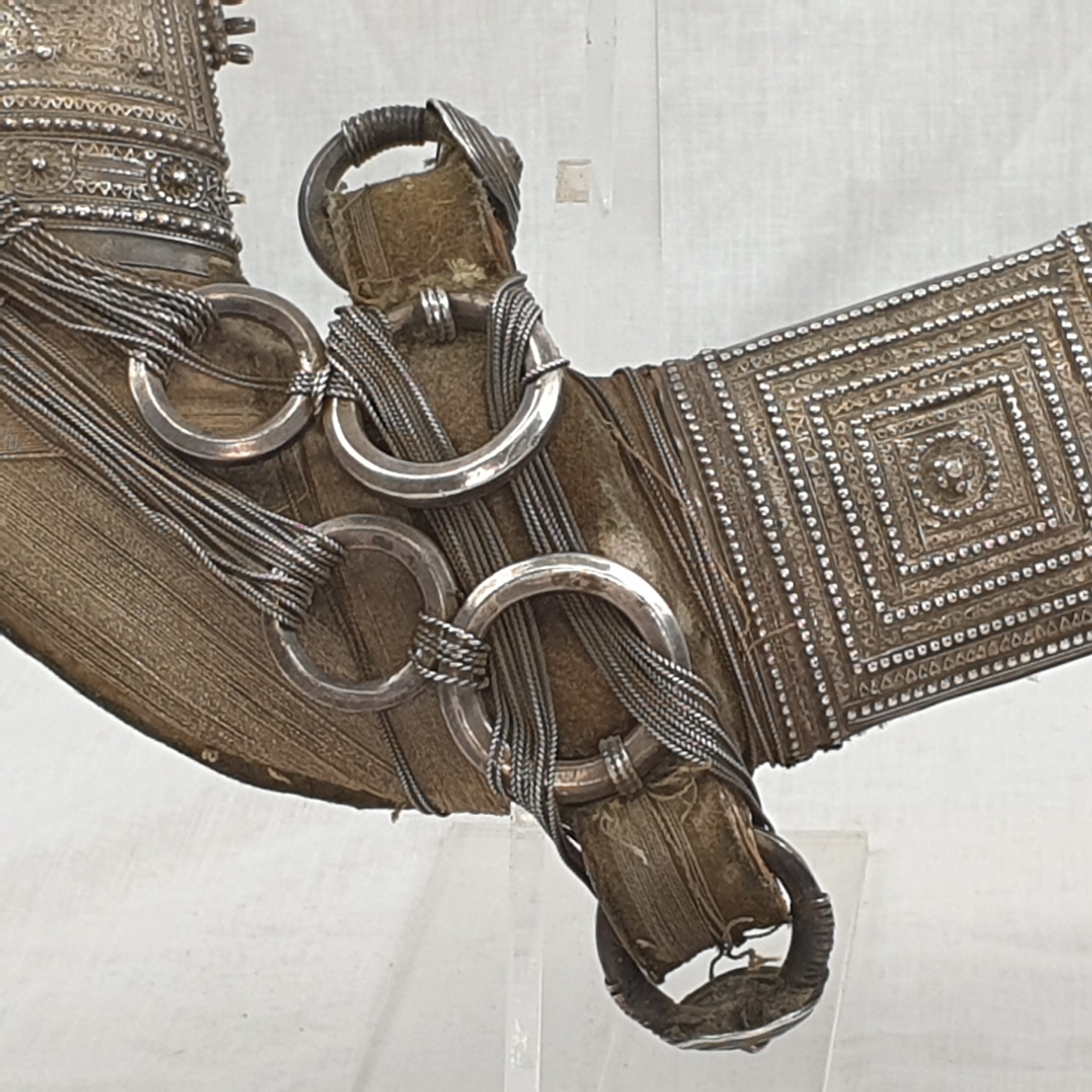 Circa 1900 Arabic White Metal Jambiya Dagger And Scabbard - Image 9