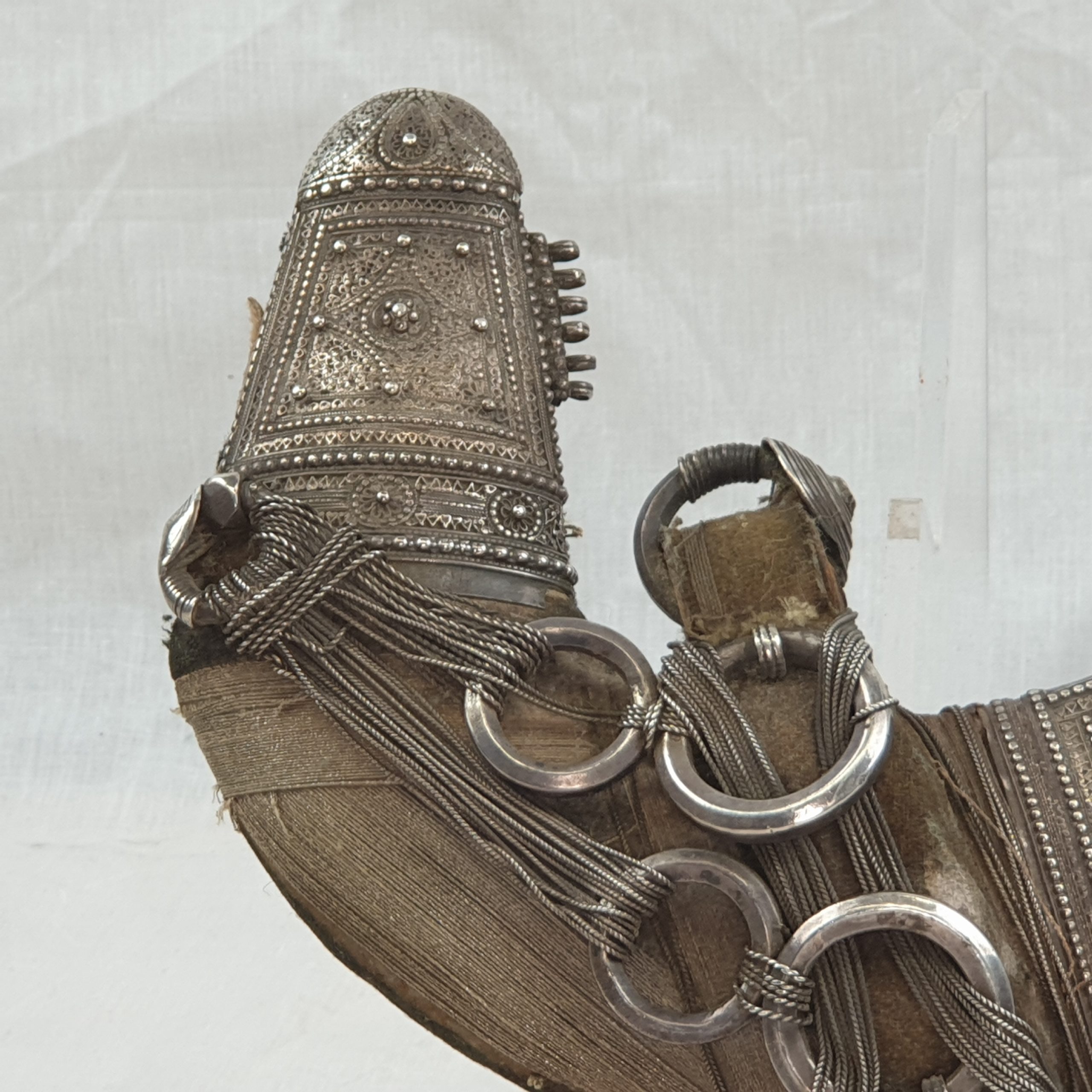 Circa 1900 Arabic White Metal Jambiya Dagger And Scabbard - Image 7