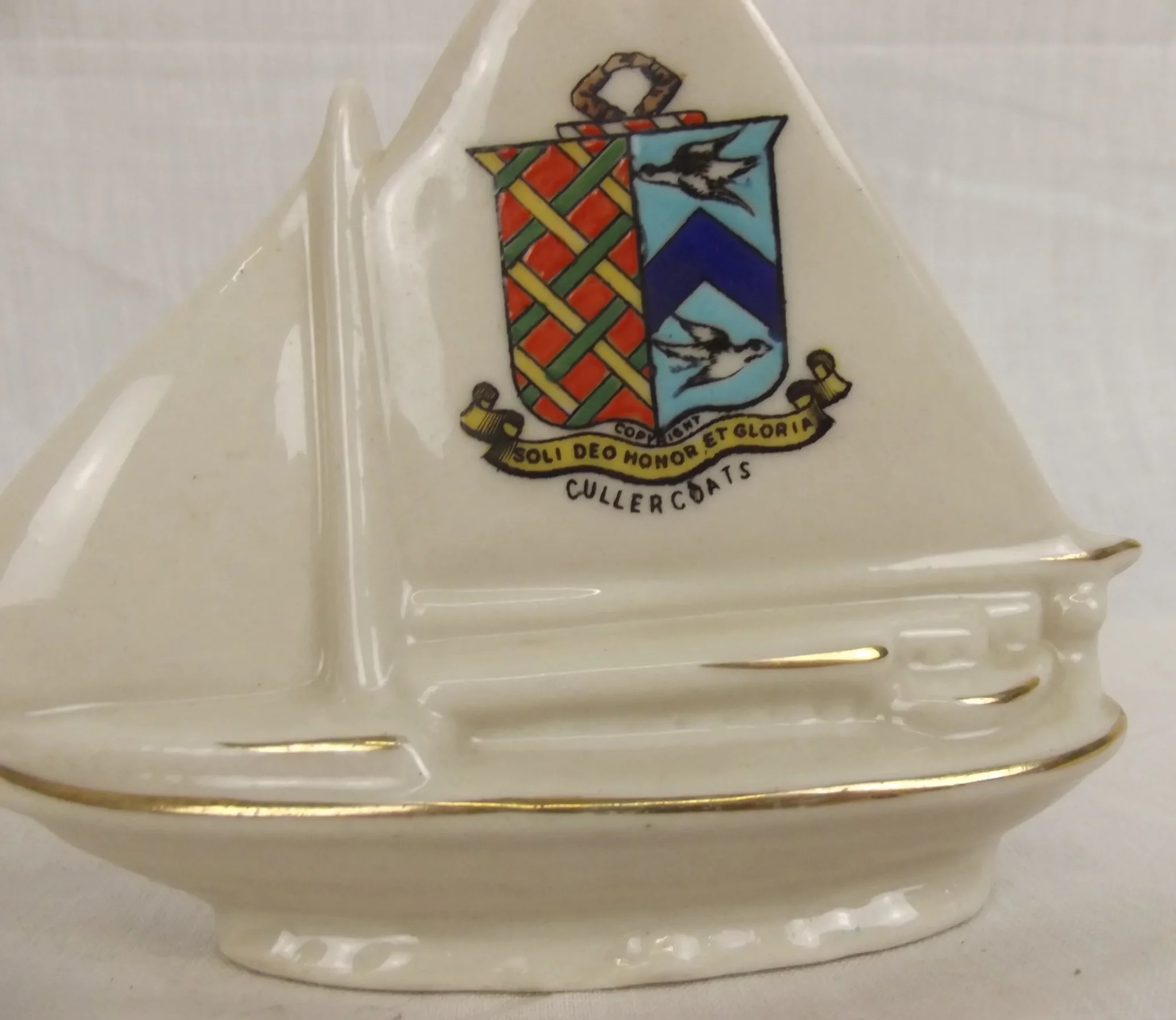 Carlton Crested China Sailing Yacht With Cullercoats Crest - Image 4