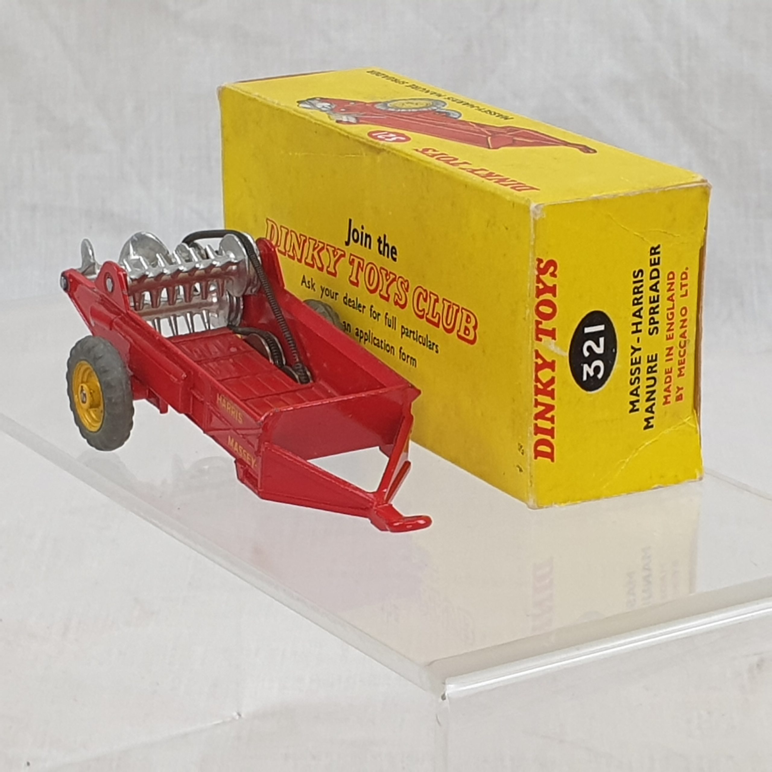 Dinky Toys 321 Massey-Harris Manure Spreader - Image 8