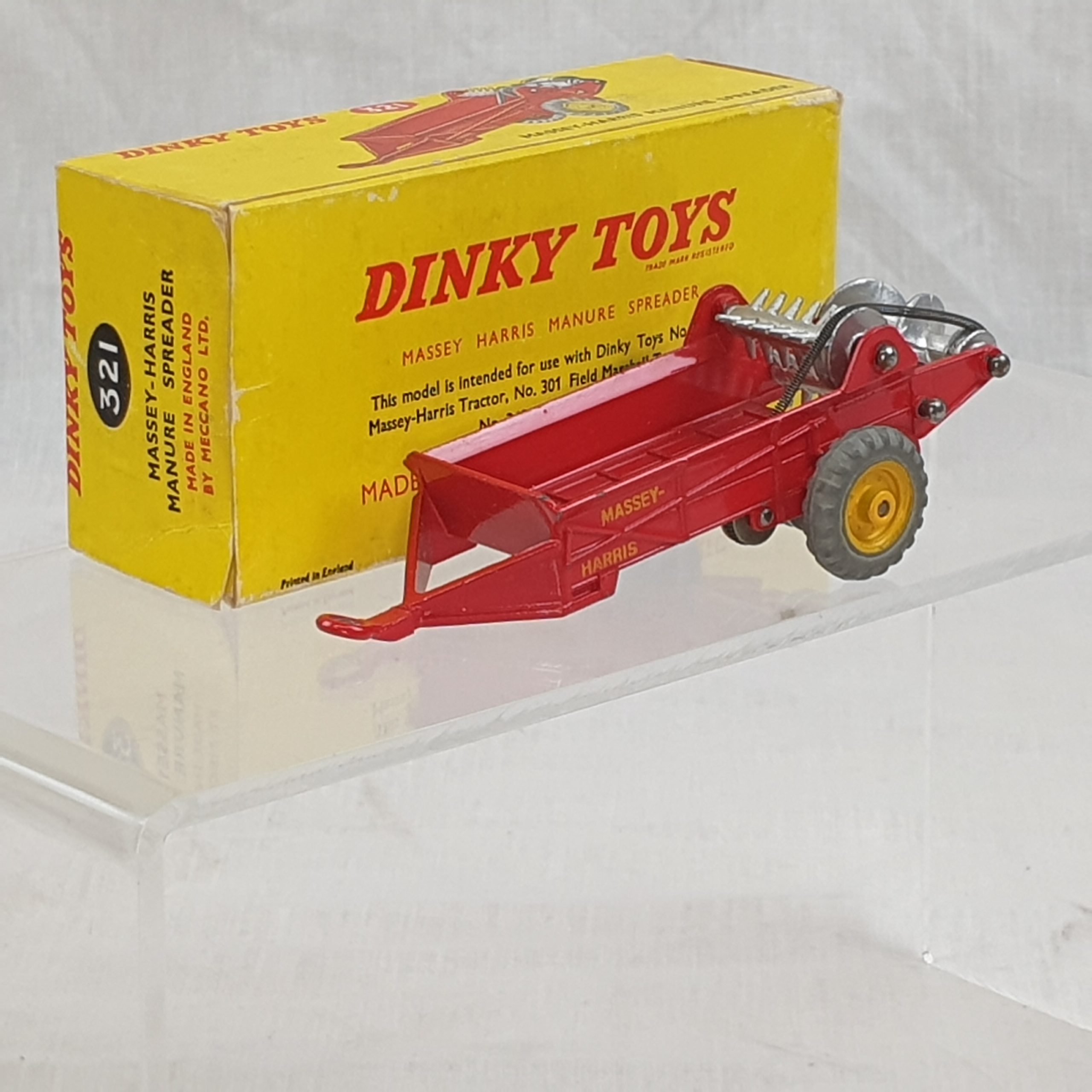 Dinky Toys 321 Massey-Harris Manure Spreader - Image 7