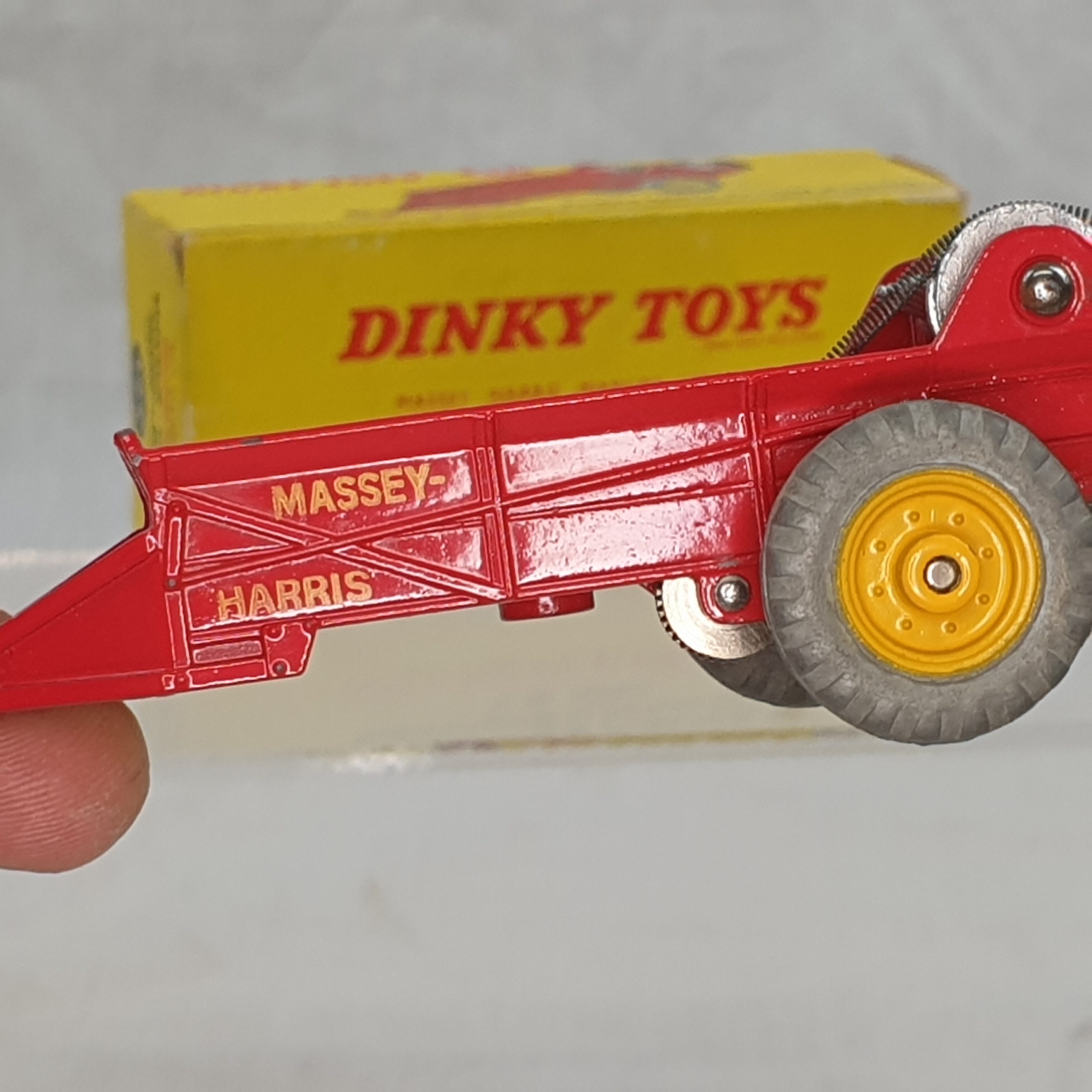 Dinky Toys 321 Massey-Harris Manure Spreader - Image 3
