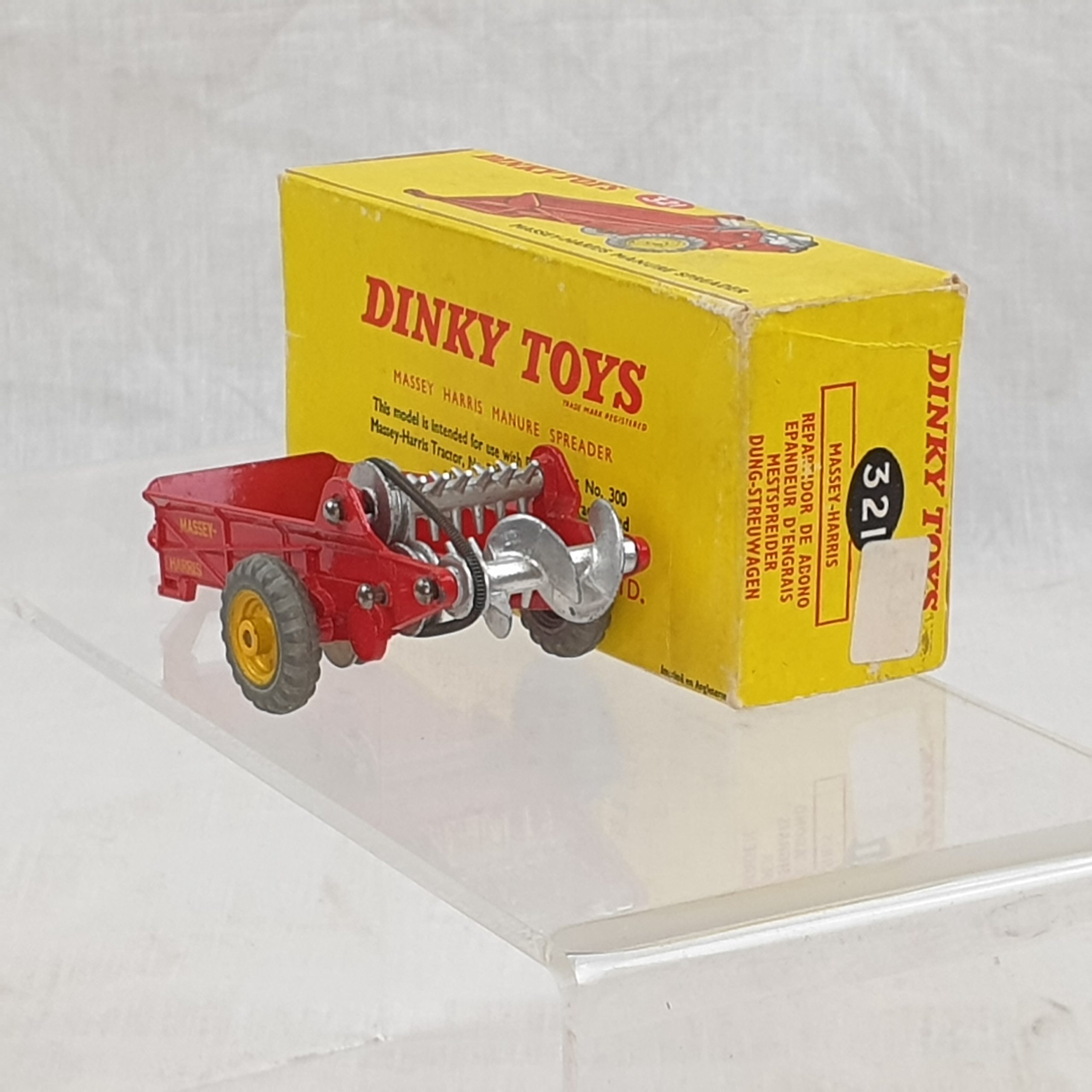 Dinky Toys 321 Massey-Harris Manure Spreader - Image 5