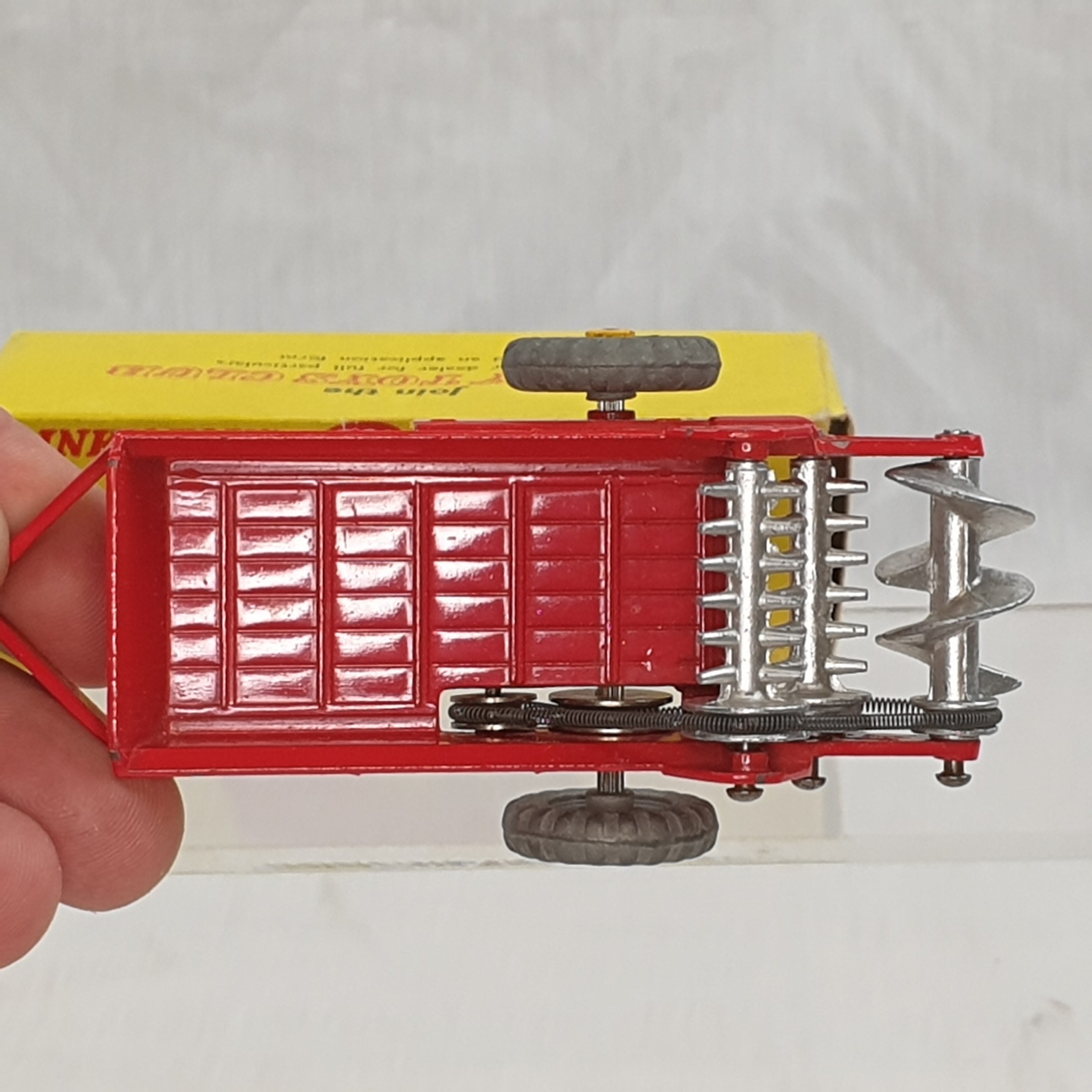 Dinky Toys 321 Massey-Harris Manure Spreader - Image 10