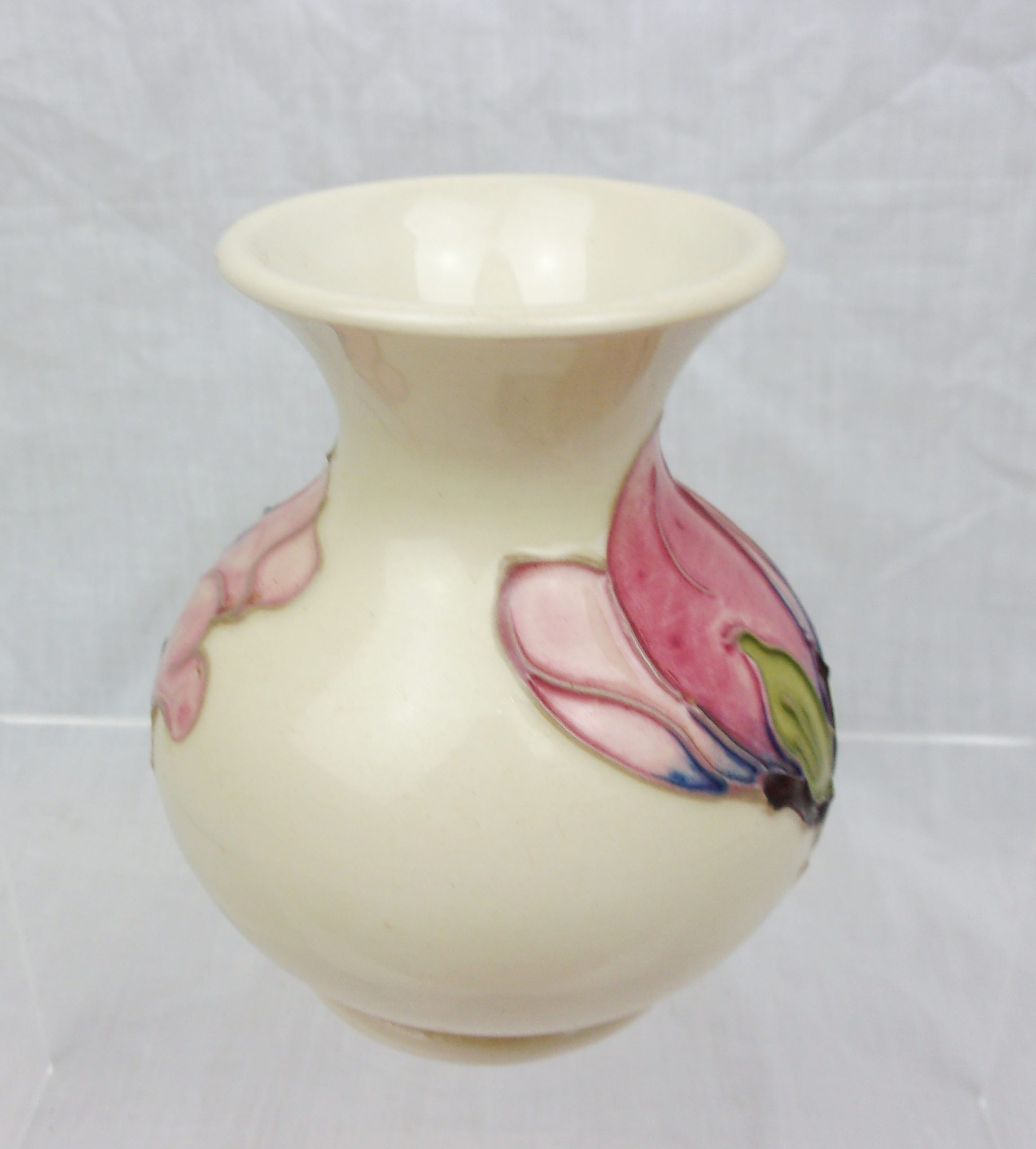 Moorcroft Hibiscus Pattern Small Vase - Image 3