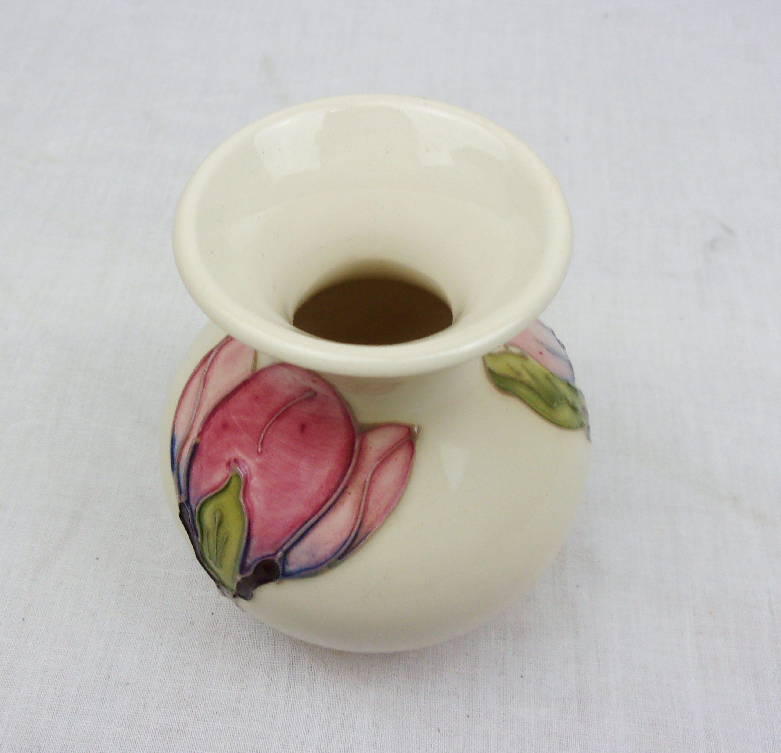 Moorcroft Hibiscus Pattern Small Vase - Image 4