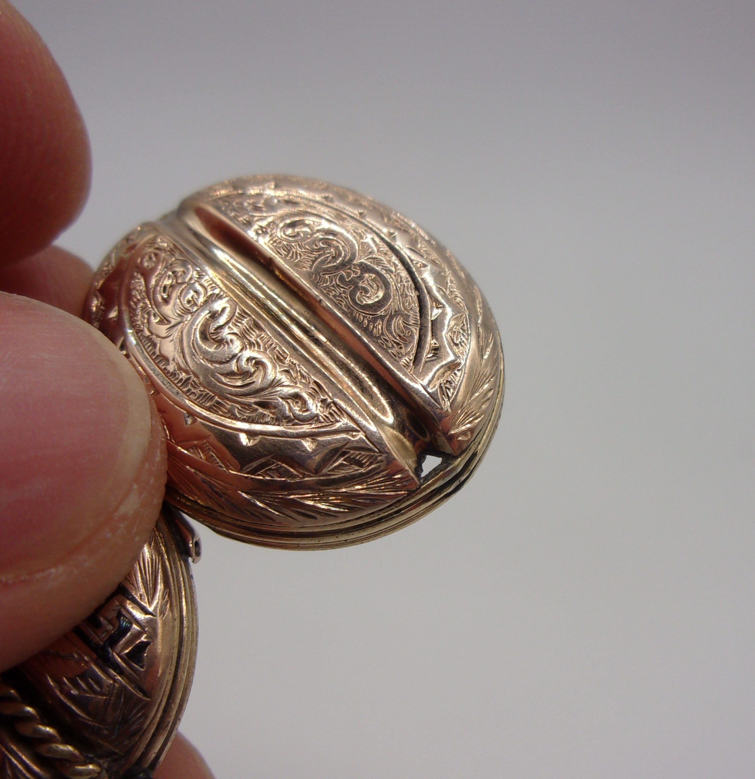 9ct Rose Gold Locket Pendant - Image 8
