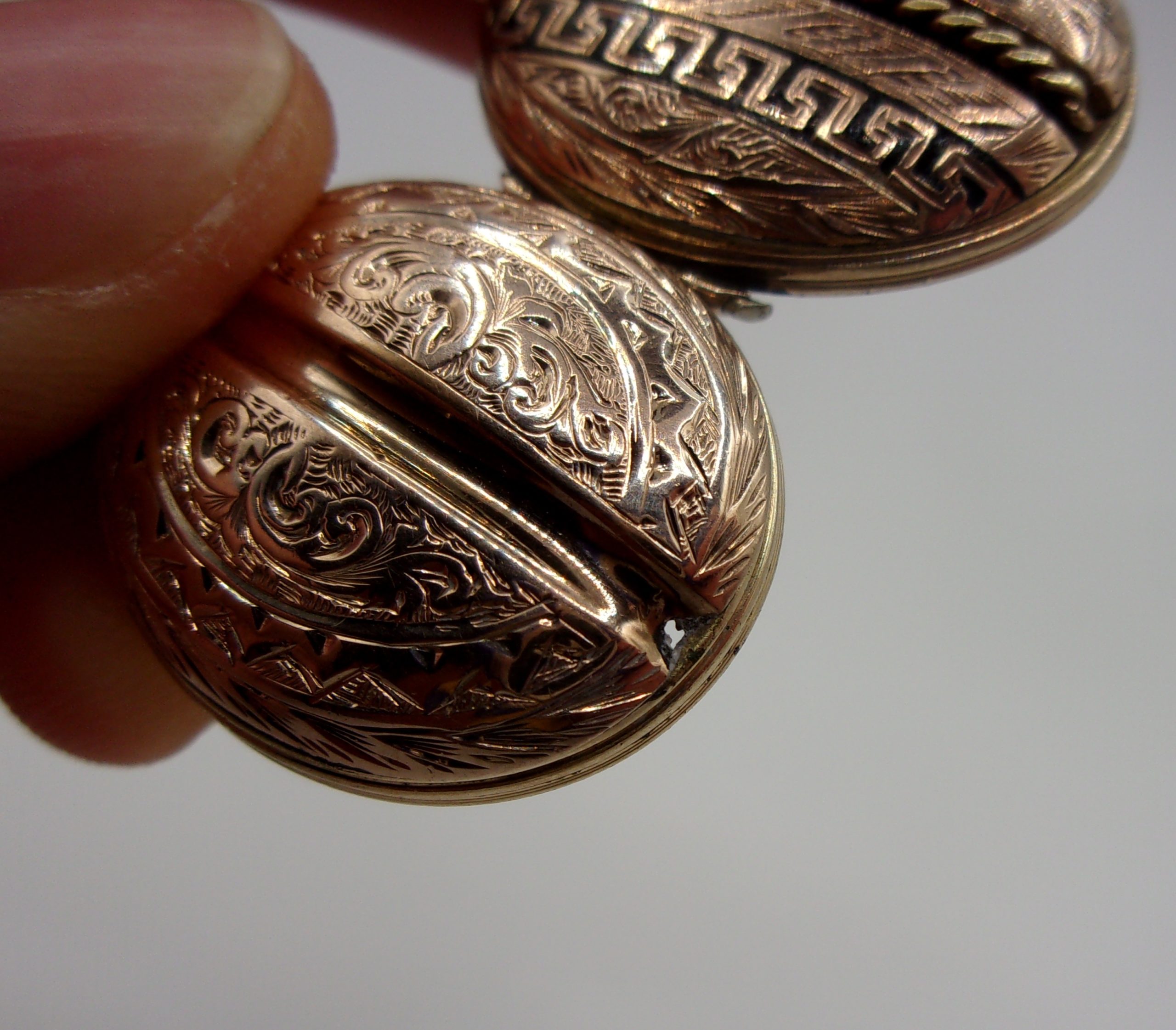 9ct Rose Gold Locket Pendant - Image 9