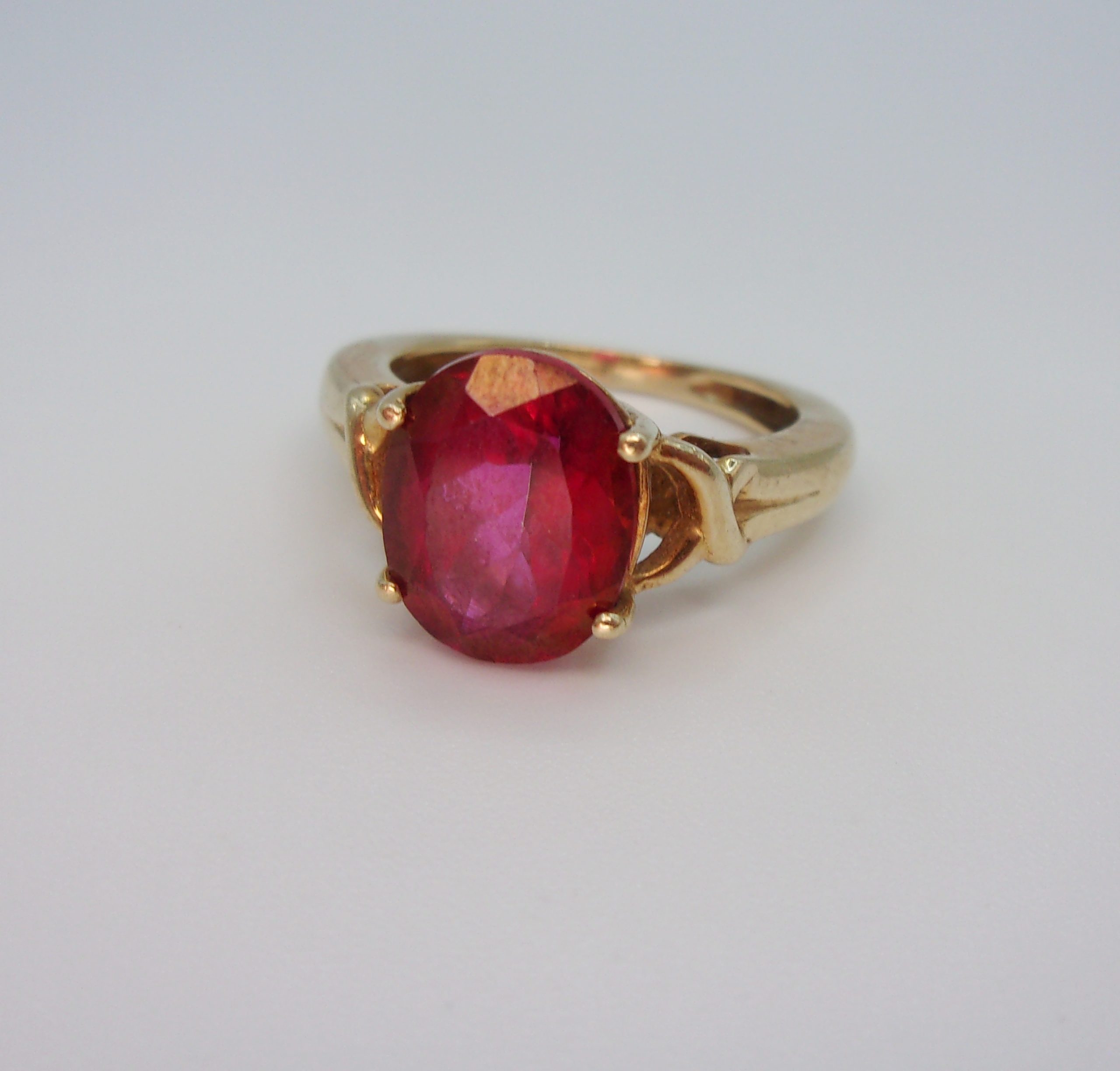 9ct Yellow Gold Ruby Ring UK Size J US 4 ¾ - Image 2