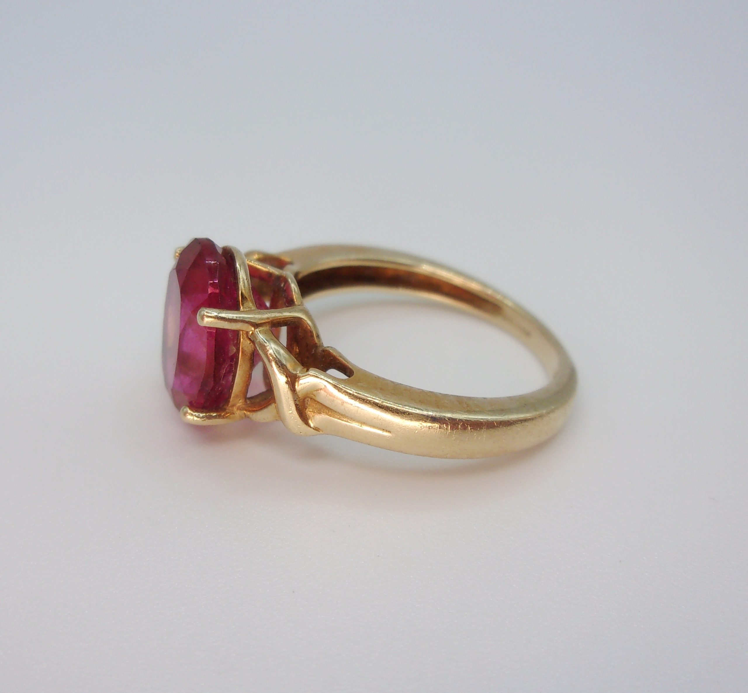 9ct Yellow Gold Ruby Ring UK Size J US 4 ¾ - Image 3