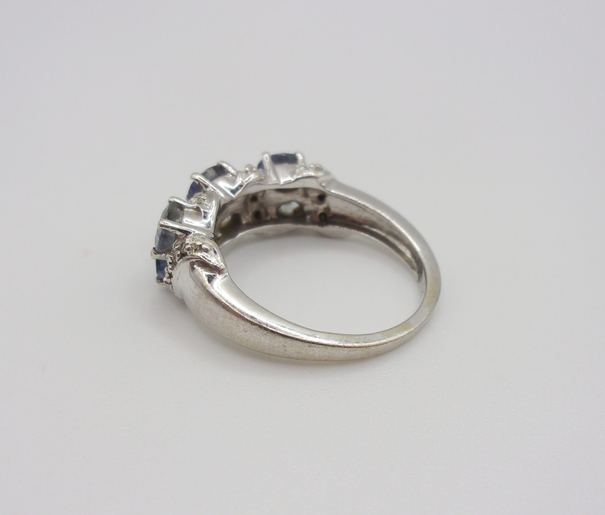 9ct White Gold Sapphire & Diamond Cluster Ring UK Size J+ US 5 - Image 2