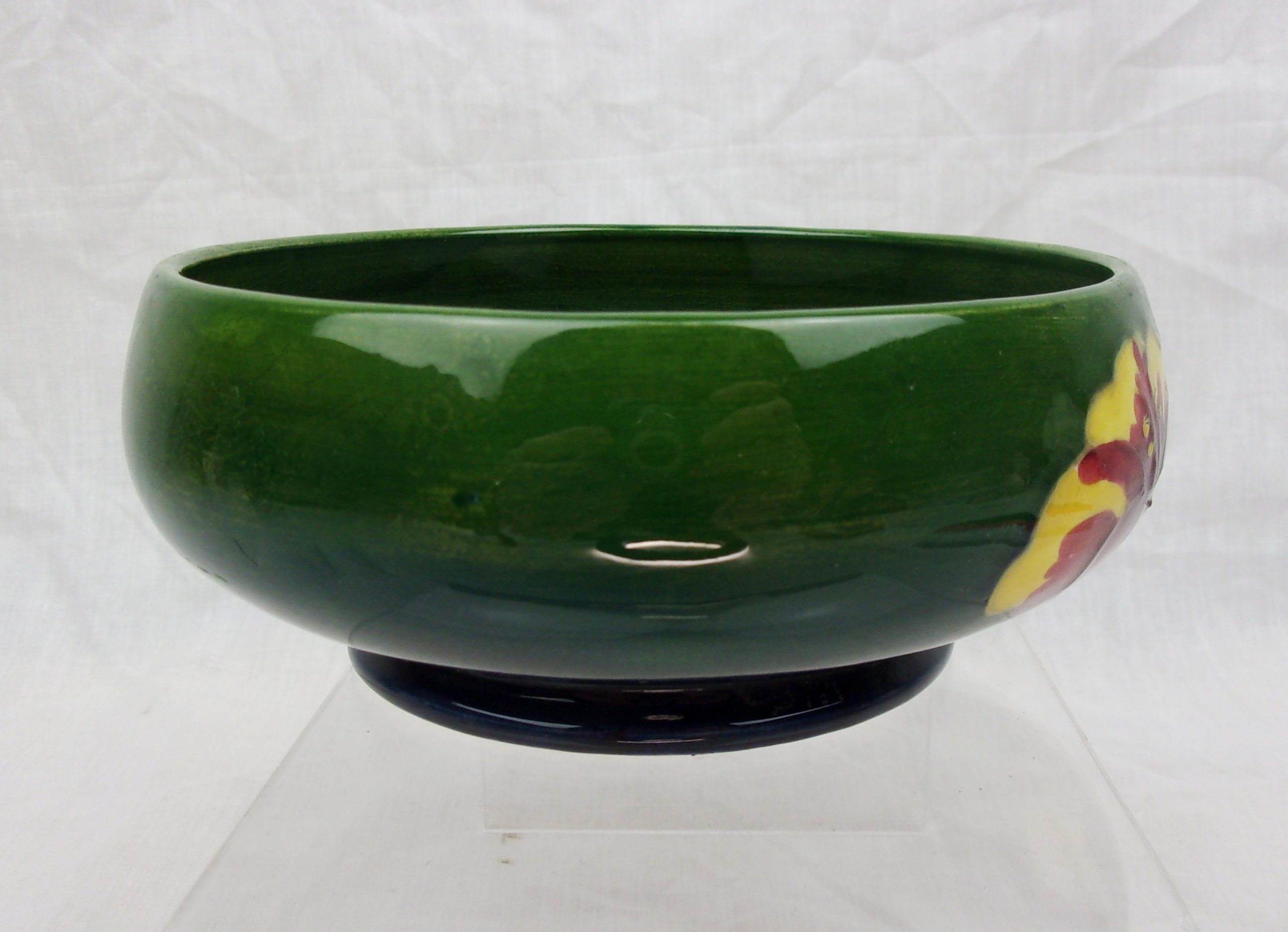 Moorcroft Hibiscus Pattern Bowl with Queen Mary Label - Image 4