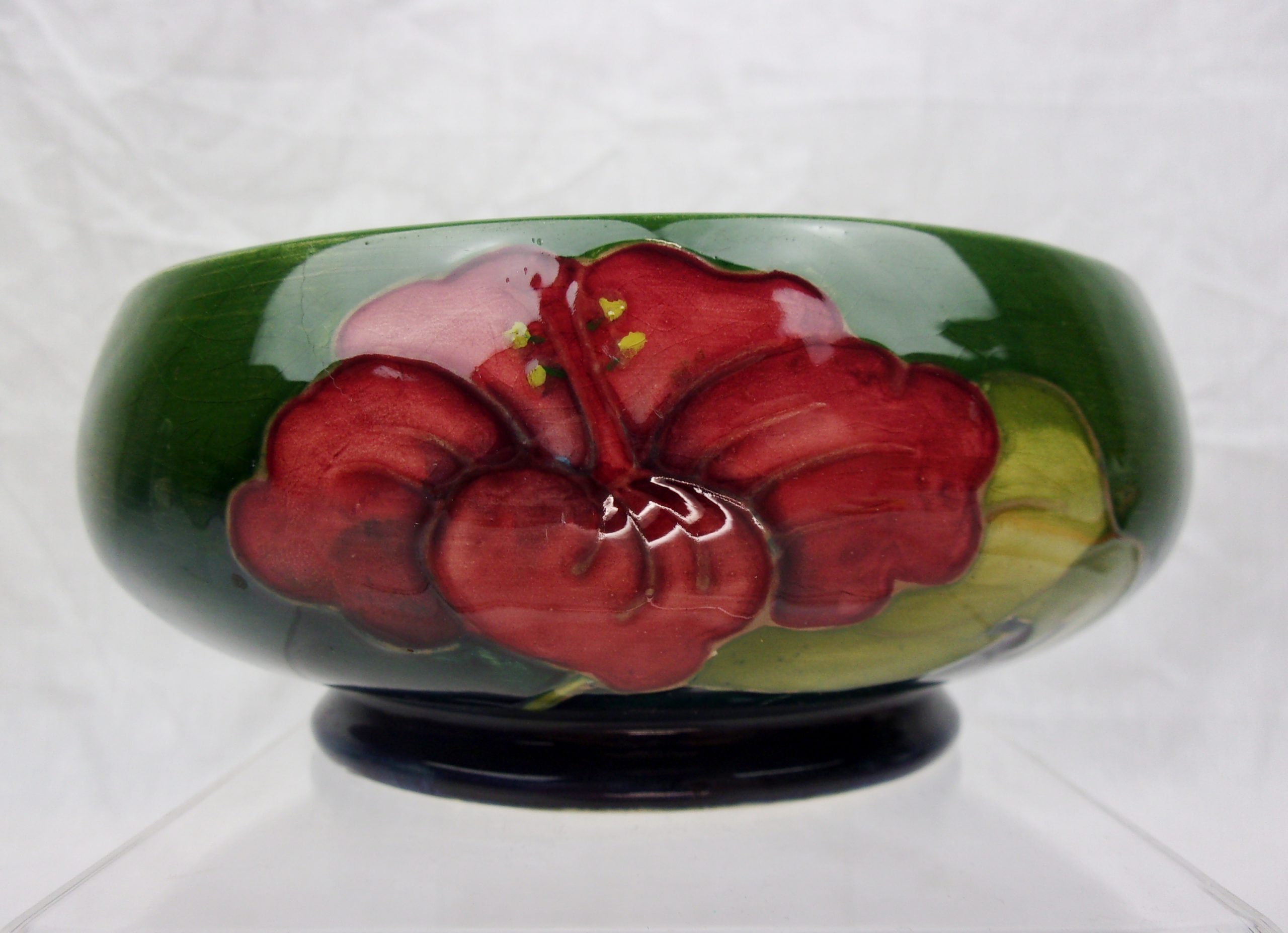 Moorcroft Hibiscus Pattern Bowl with Queen Mary Label - Image 5