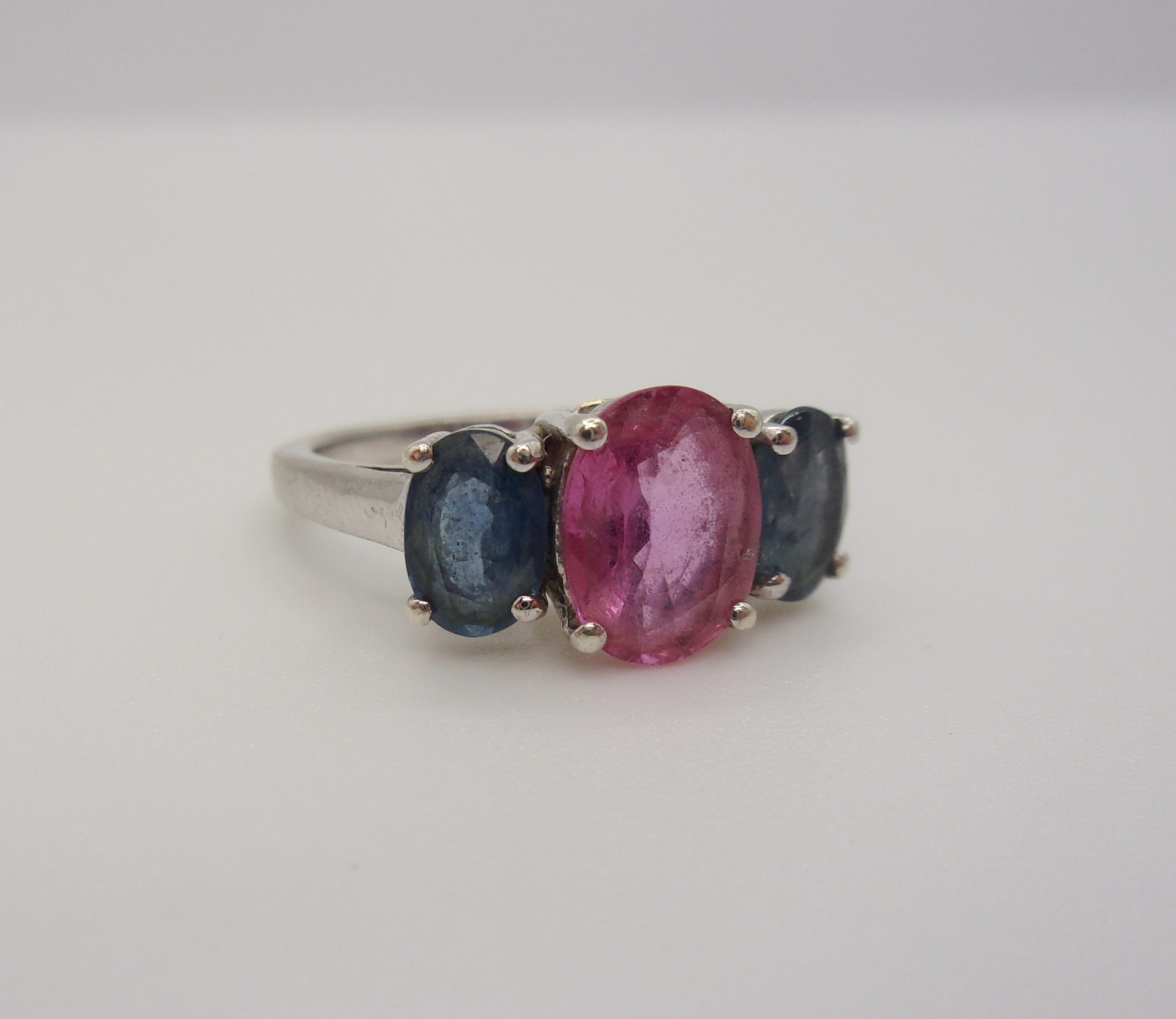 9ct White Gold Ruby & Sapphire Trilogy Ring UK Size J+ US 5 - Image 2
