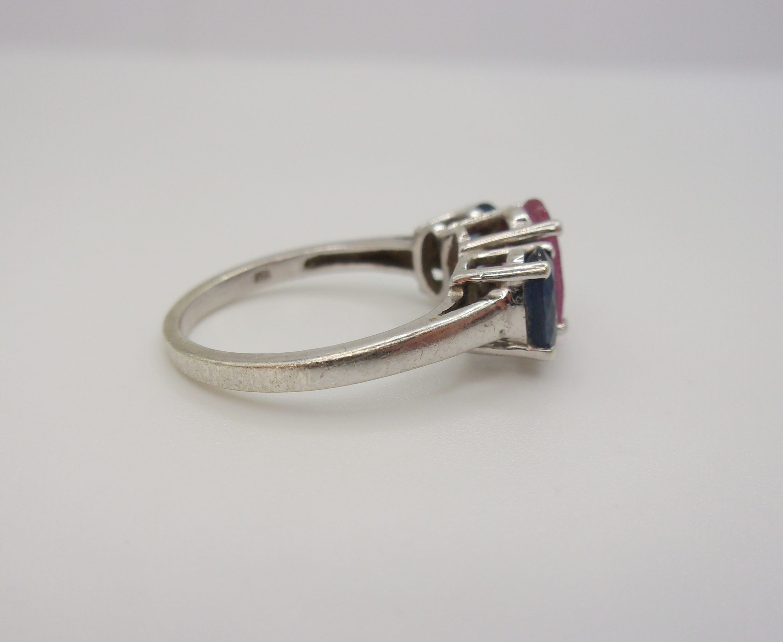 9ct White Gold Ruby & Sapphire Trilogy Ring UK Size J+ US 5 - Image 3