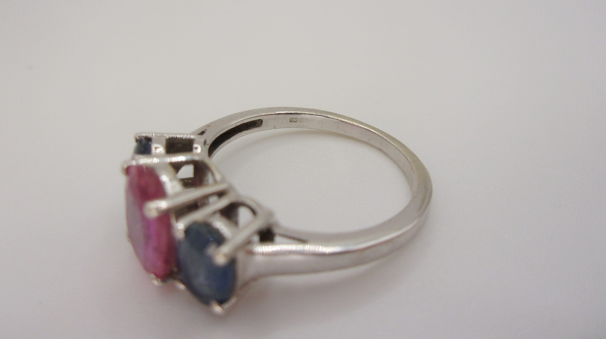 9ct White Gold Ruby & Sapphire Trilogy Ring UK Size J+ US 5 - Image 4