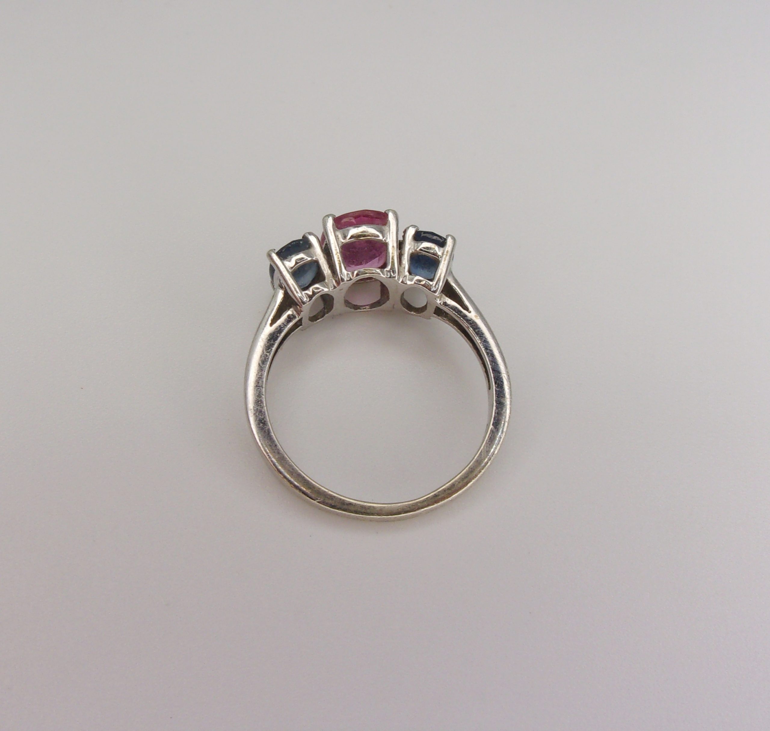 9ct White Gold Ruby & Sapphire Trilogy Ring UK Size J+ US 5 - Image 6