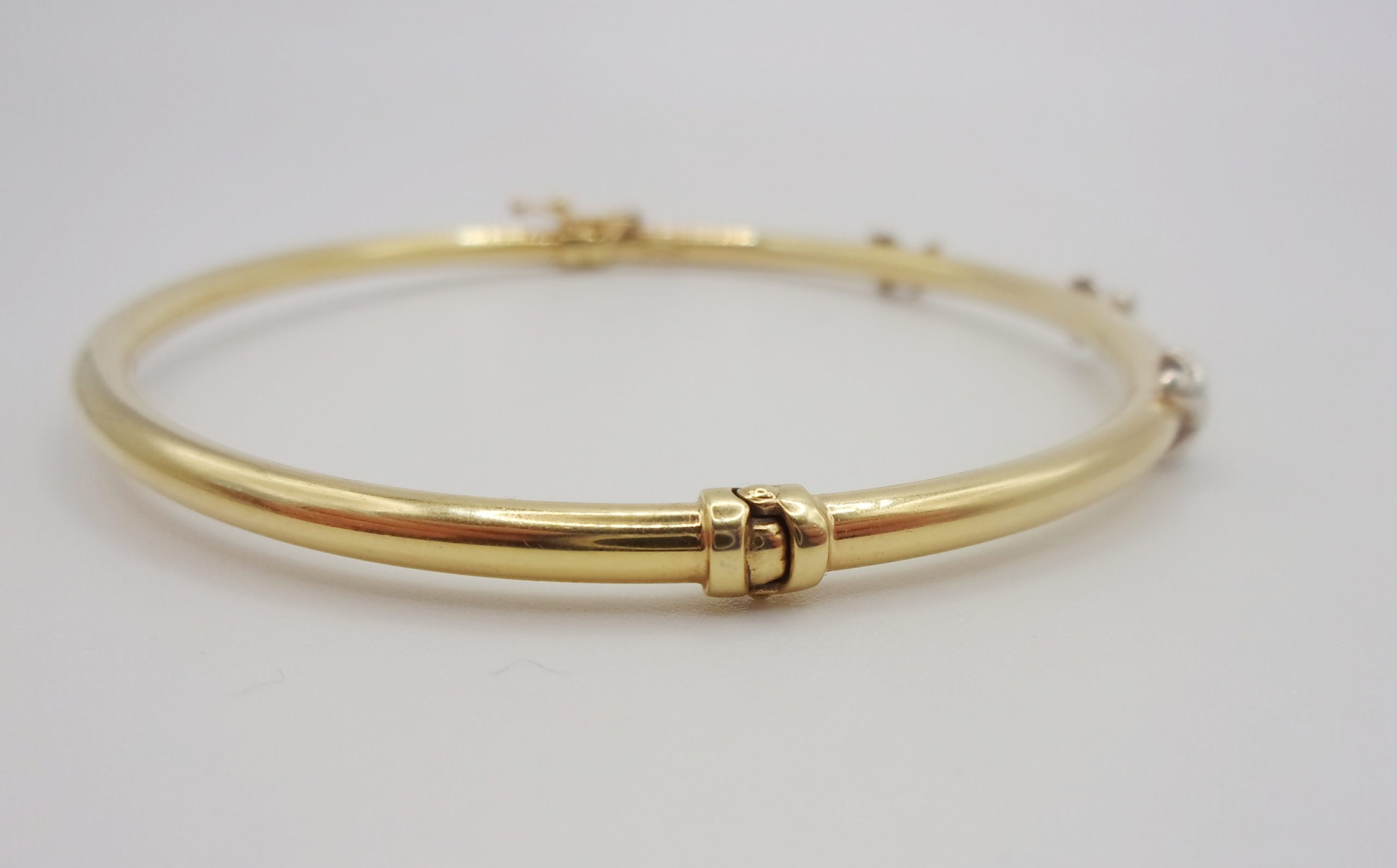 9ct Yellow Gold Hinged Bangle With Platinum Decoration - Image 4