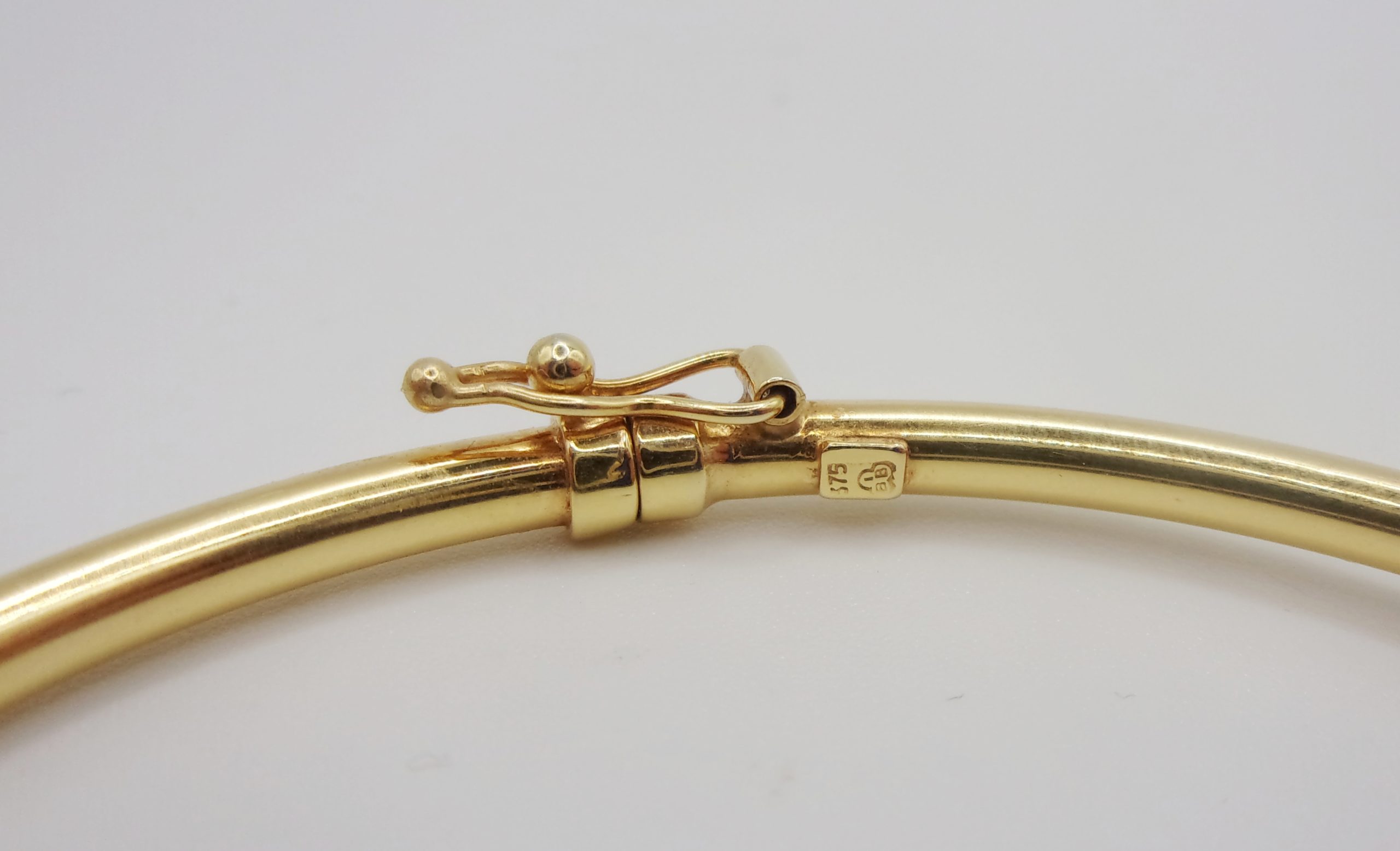 9ct Yellow Gold Hinged Bangle With Platinum Decoration - Image 5