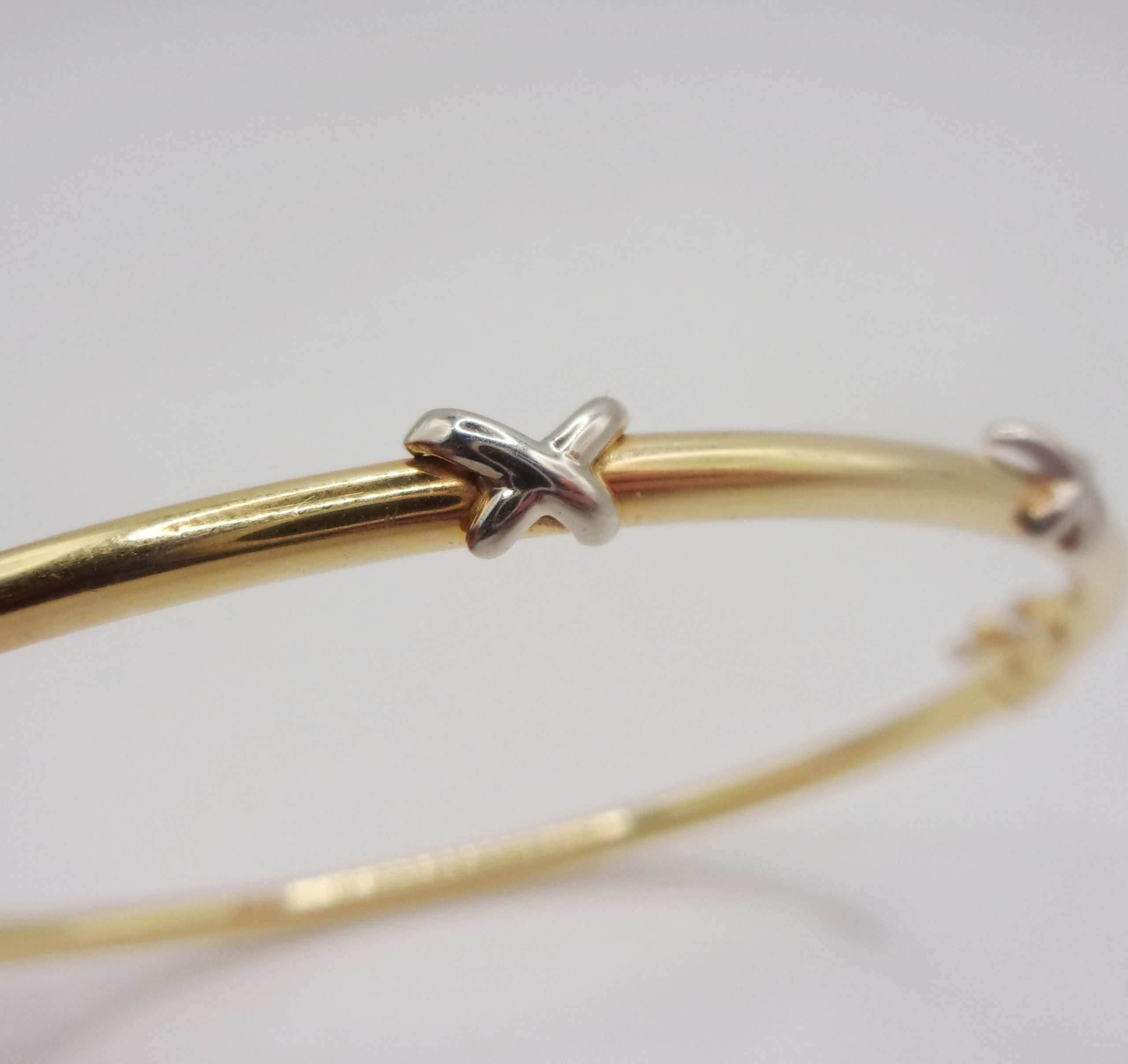 9ct Yellow Gold Hinged Bangle With Platinum Decoration - Image 6