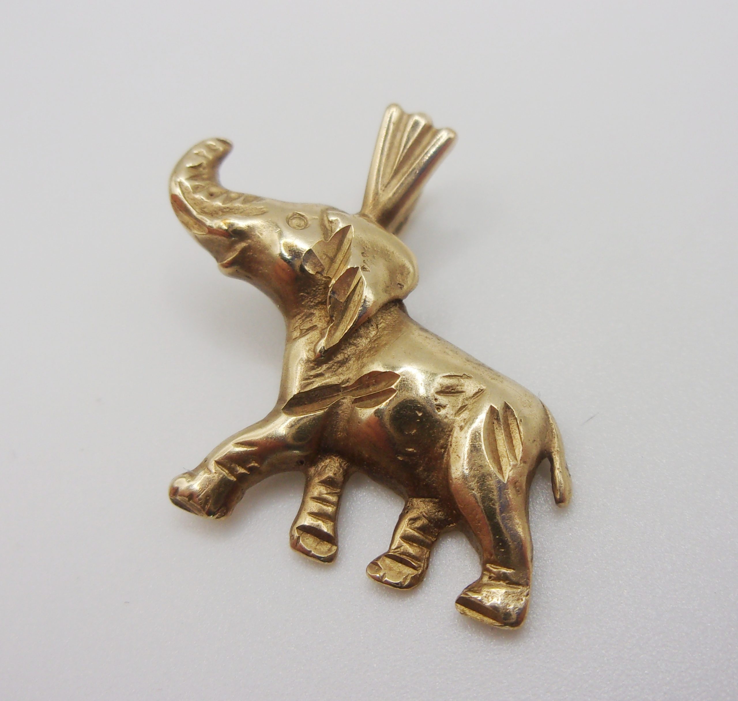 9ct Yellow Gold Elephant Pendant - Image 2