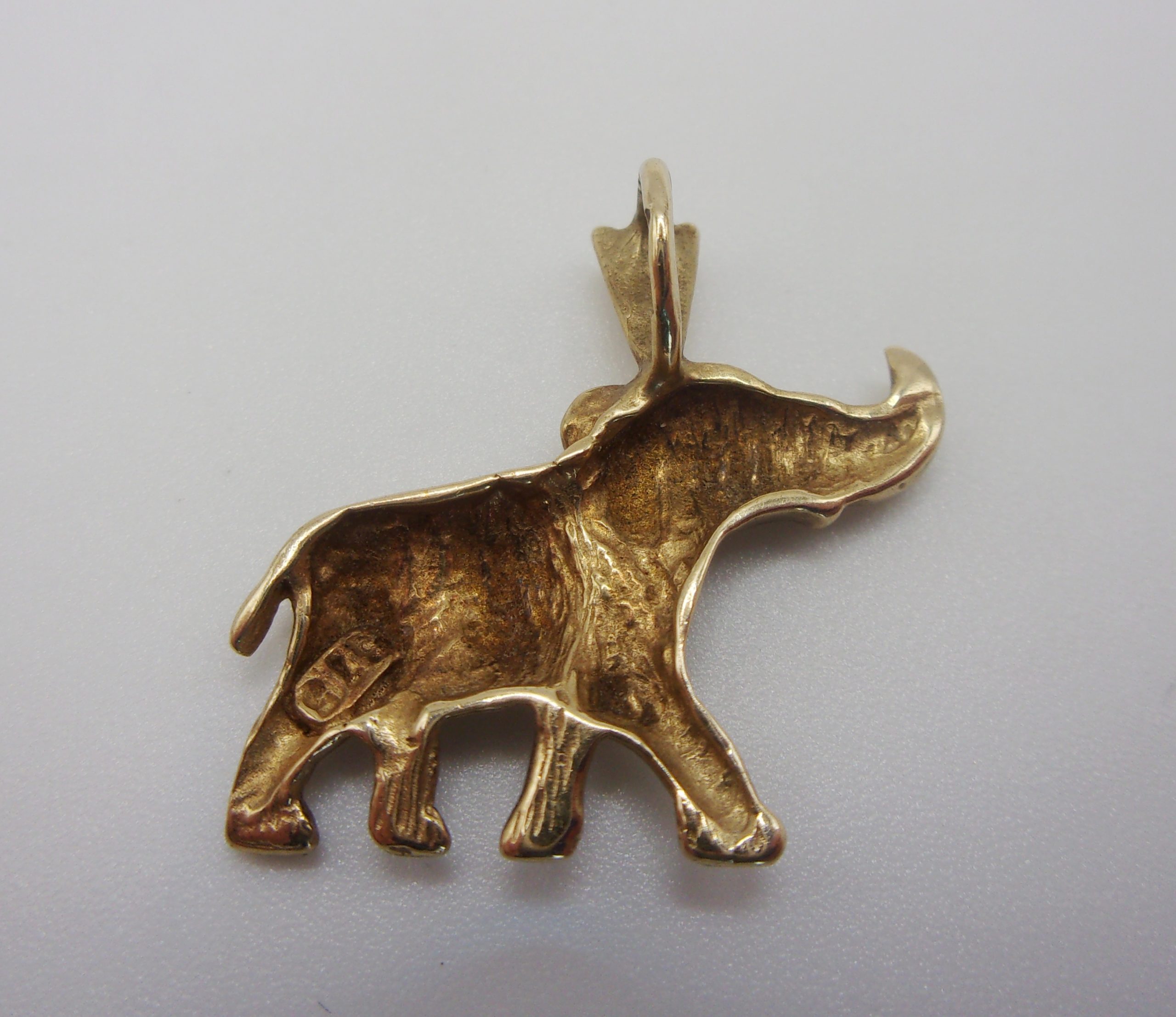 9ct Yellow Gold Elephant Pendant - Image 4