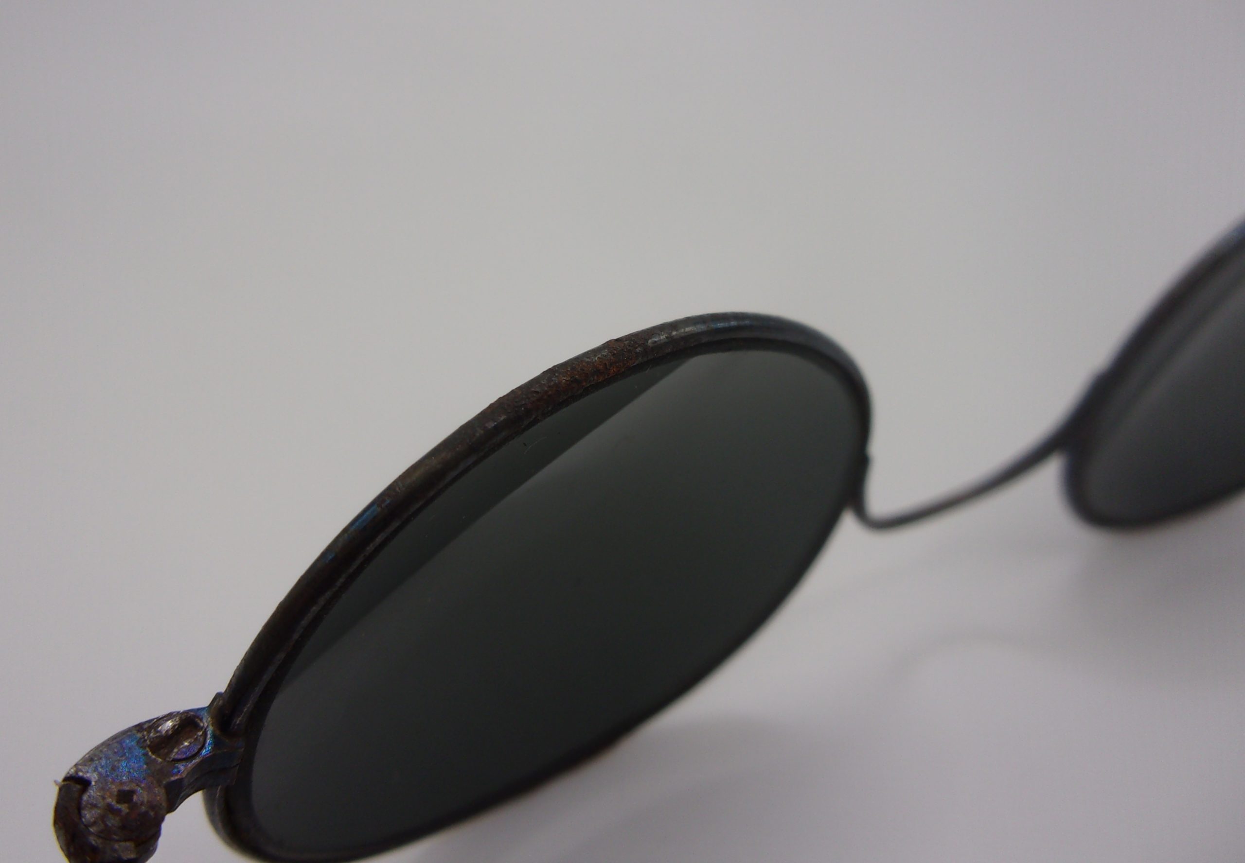 Victorian Tinted Sunglasses - Image 4