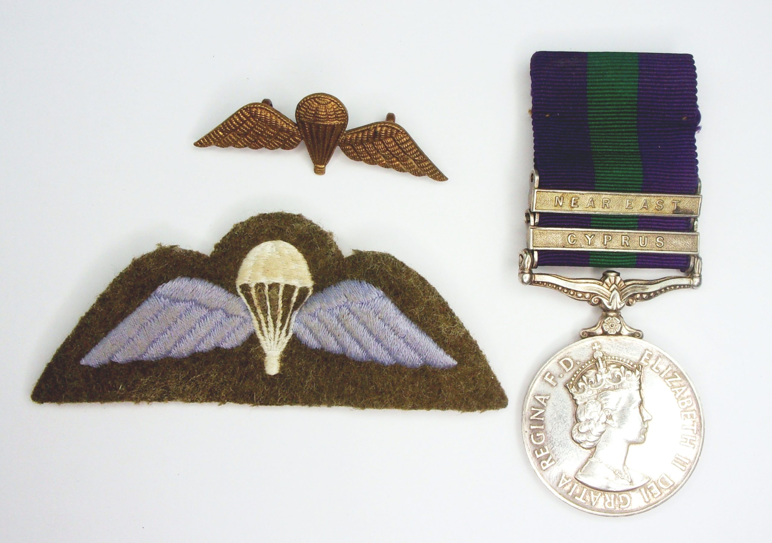 Queen Elizabeth II GSM with Cap Badge & Shoulder Patch - Pte J. Crawford Parachute Reg.