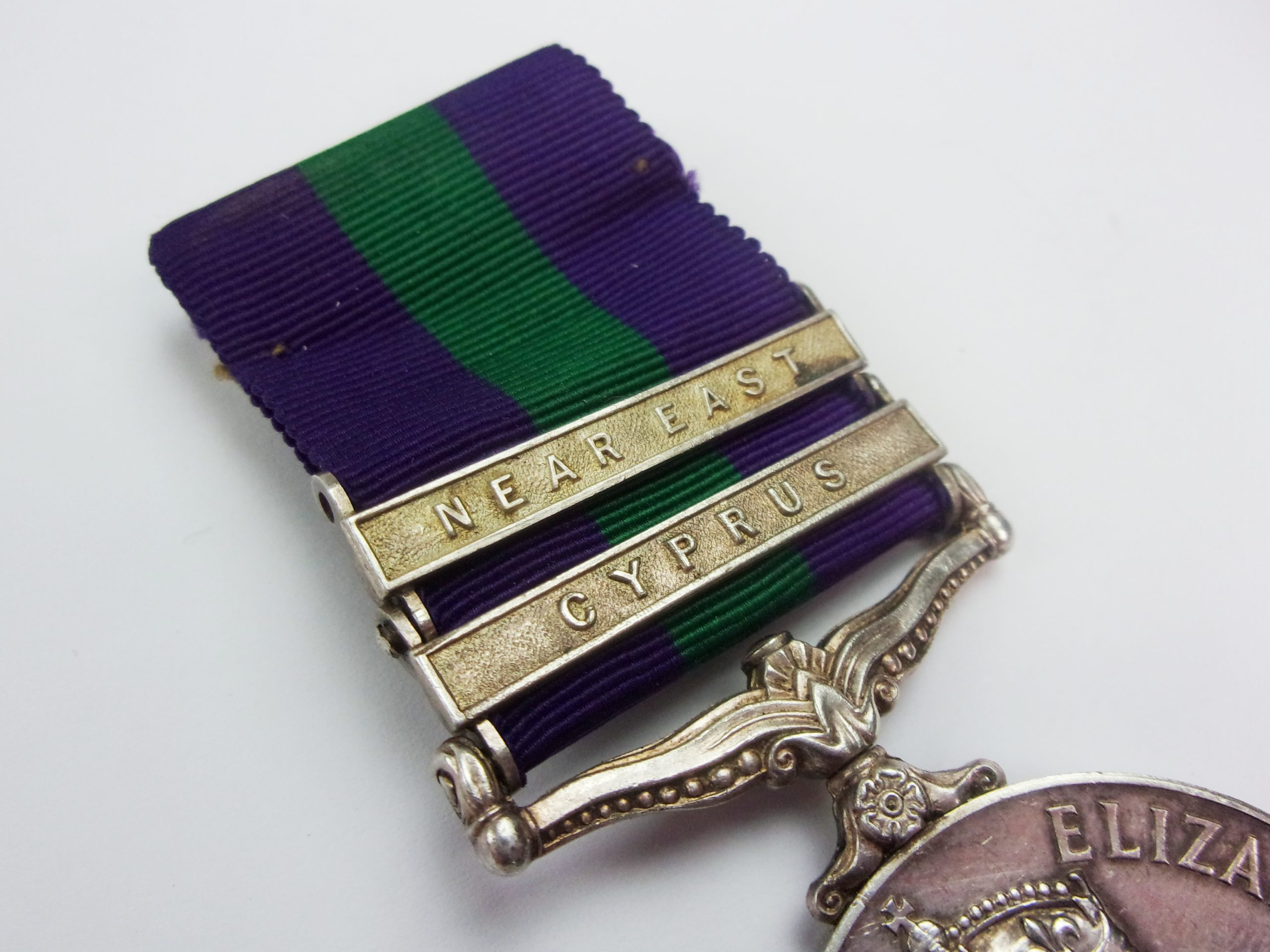 Queen Elizabeth II GSM with Cap Badge & Shoulder Patch - Pte J. Crawford Parachute Reg. - Image 6