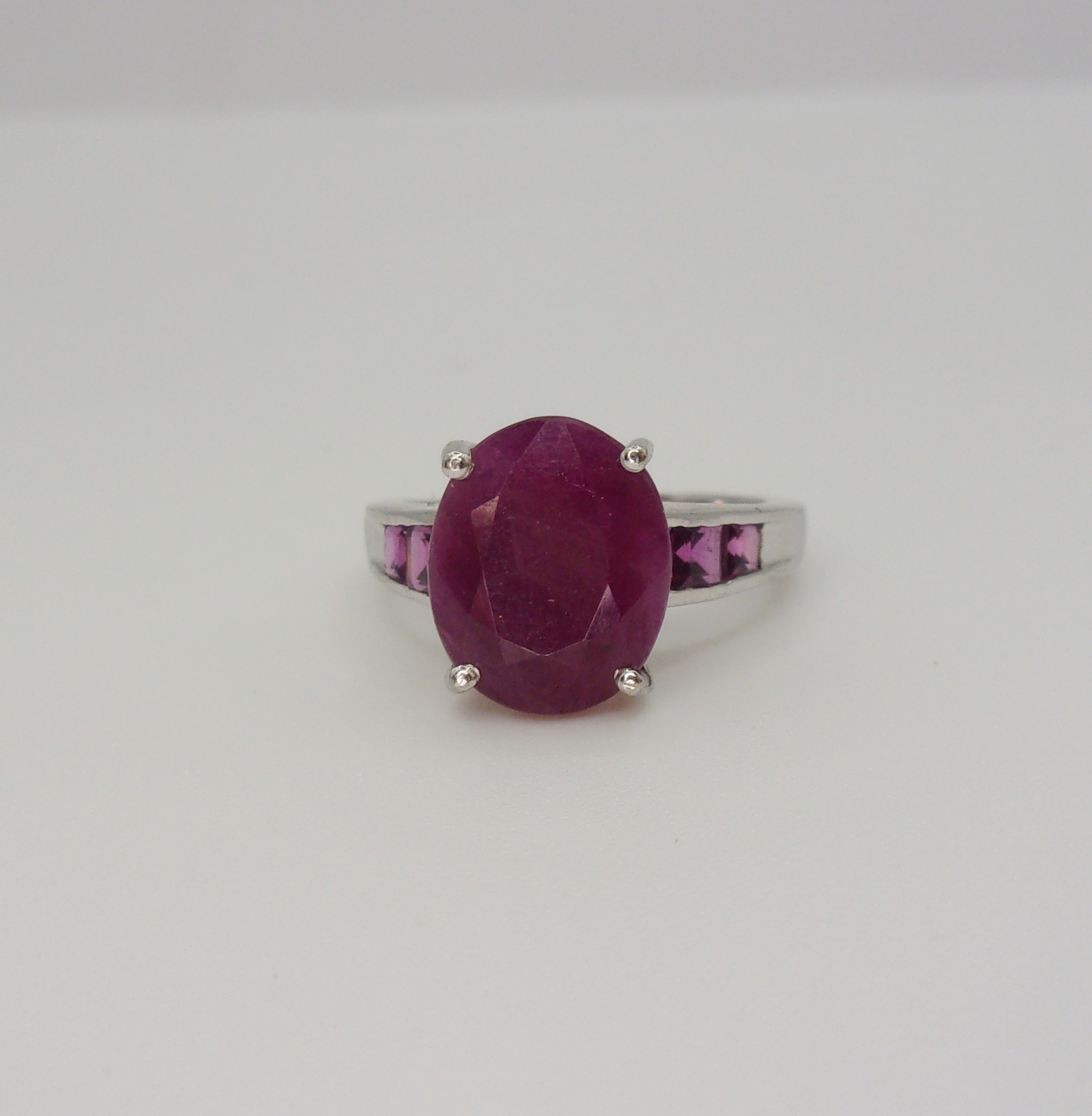 9ct White Gold Opaque Ruby Ring UK Size J+ US 5