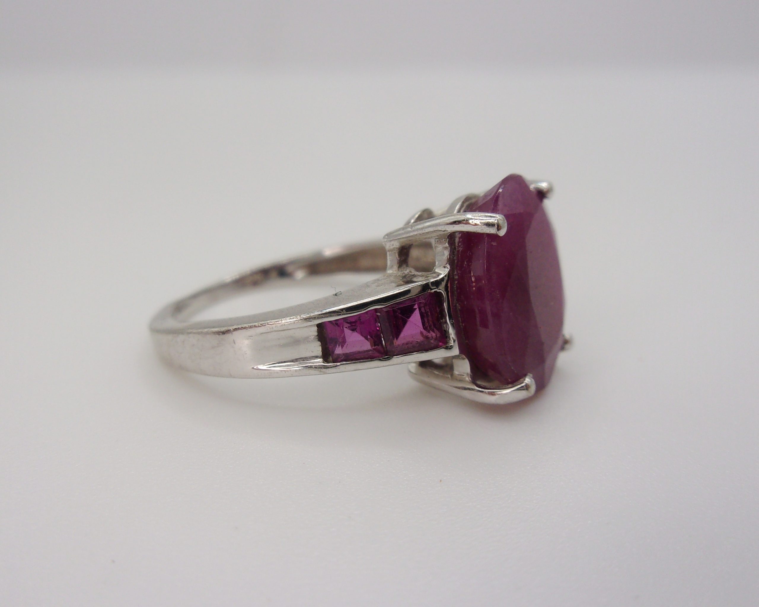 9ct White Gold Opaque Ruby Ring UK Size J+ US 5 - Image 4