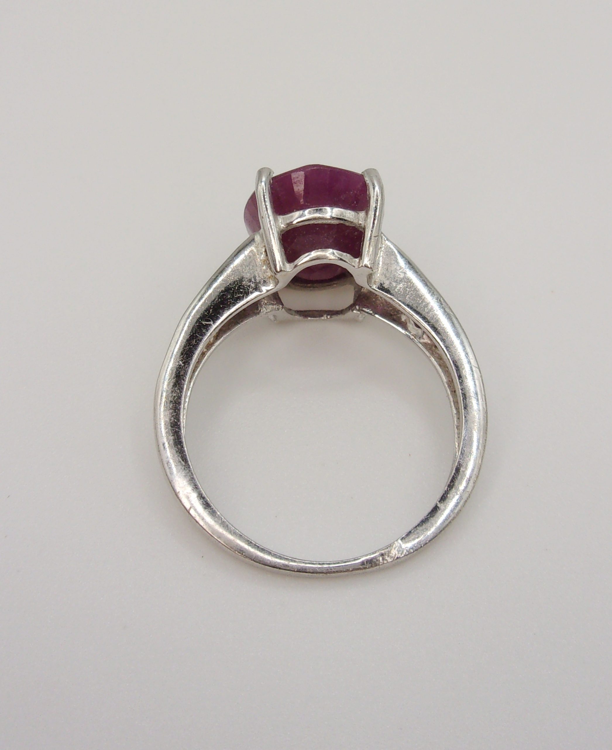 9ct White Gold Opaque Ruby Ring UK Size J+ US 5 - Image 6
