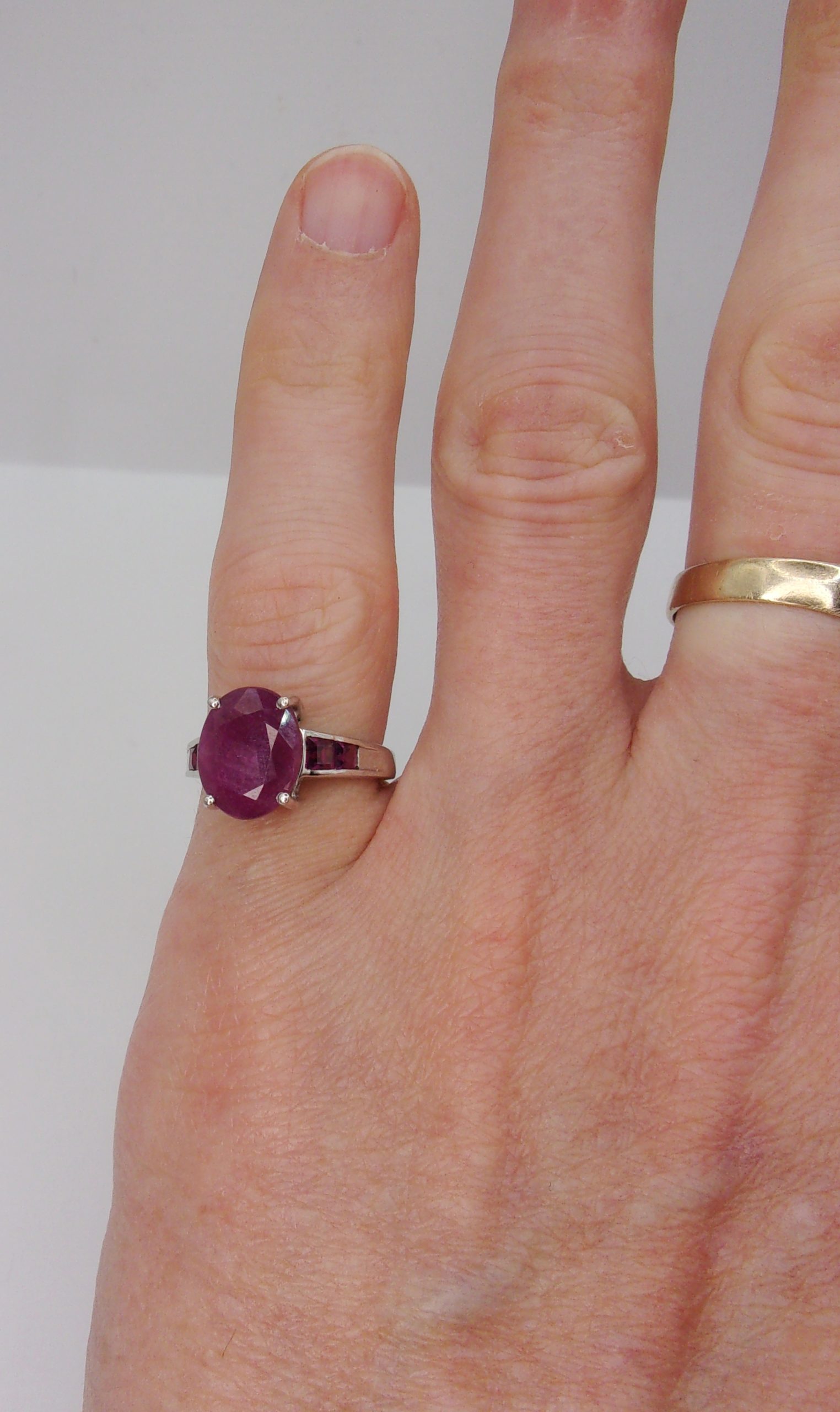 9ct White Gold Opaque Ruby Ring UK Size J+ US 5 - Image 7