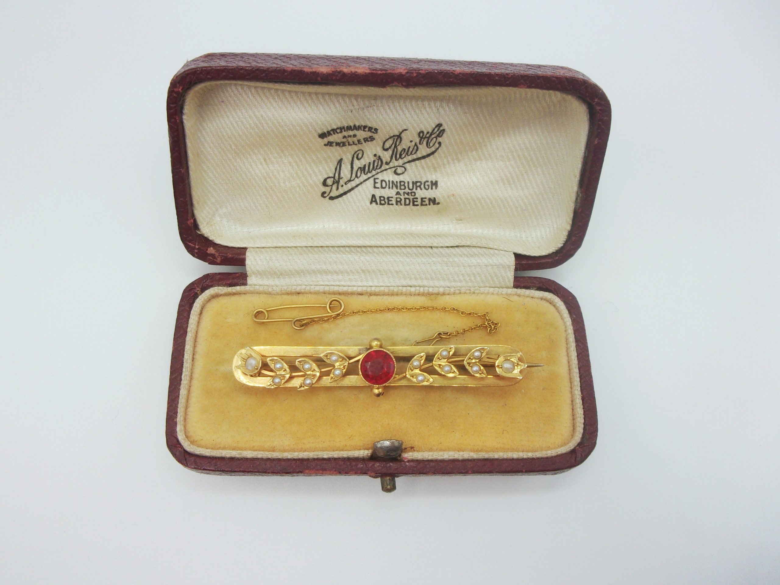9ct Yellow Gold Pearl & Glass Bar Brooch