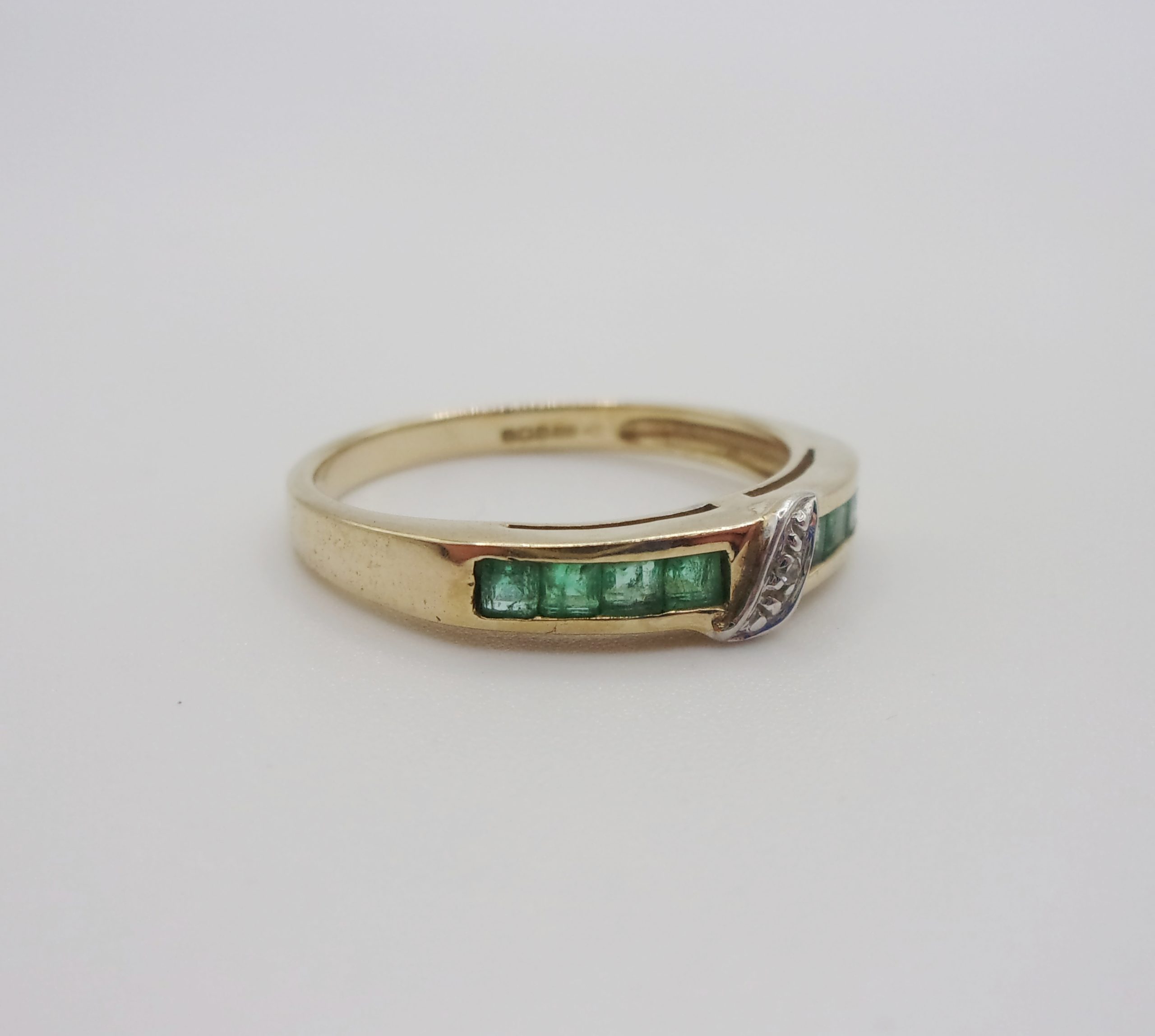 9ct Yellow Gold Diamond & Emerald Ring UK Size O US 7 - Image 4