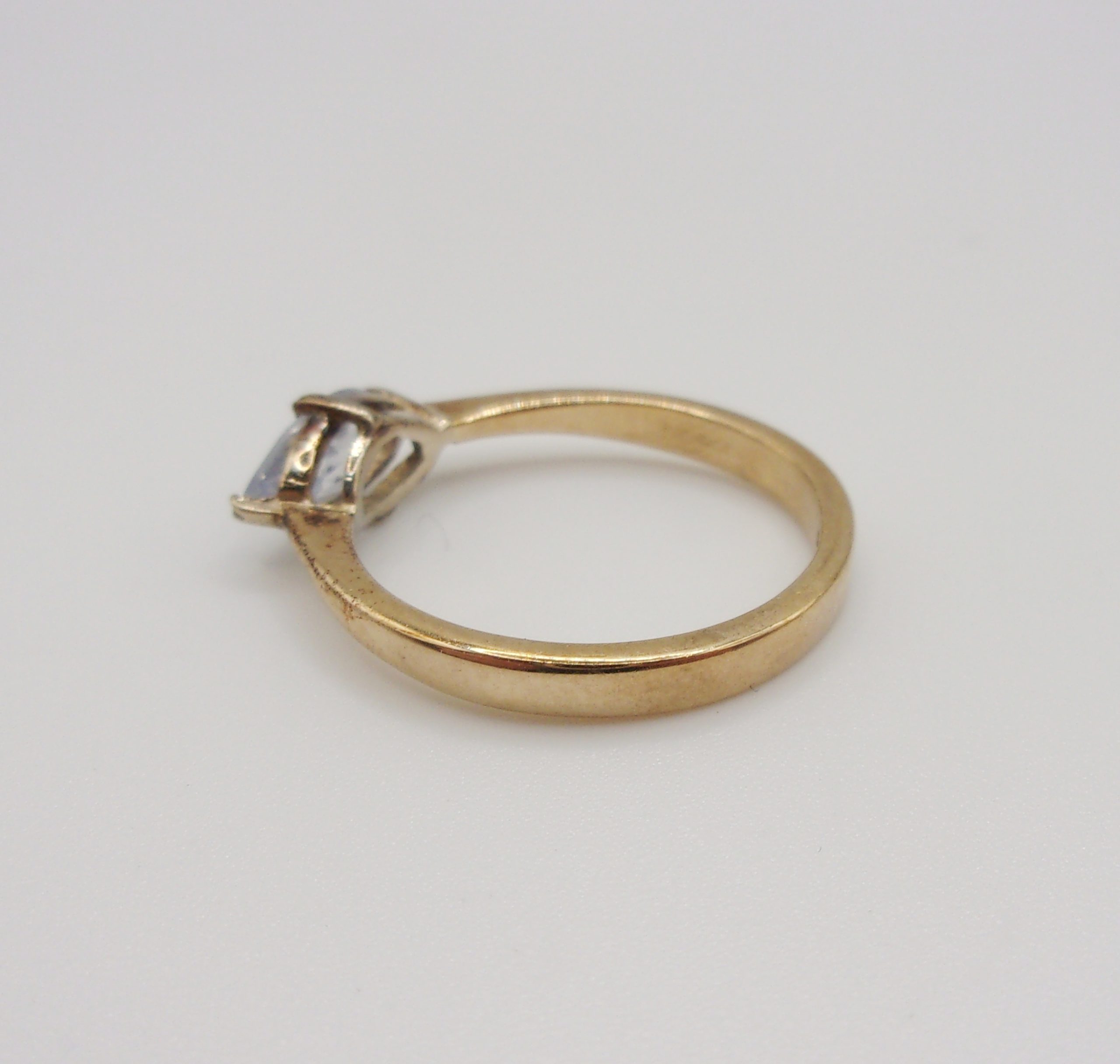 9ct Yellow Gold Sapphire Ring UK Size O US 7 - Image 2