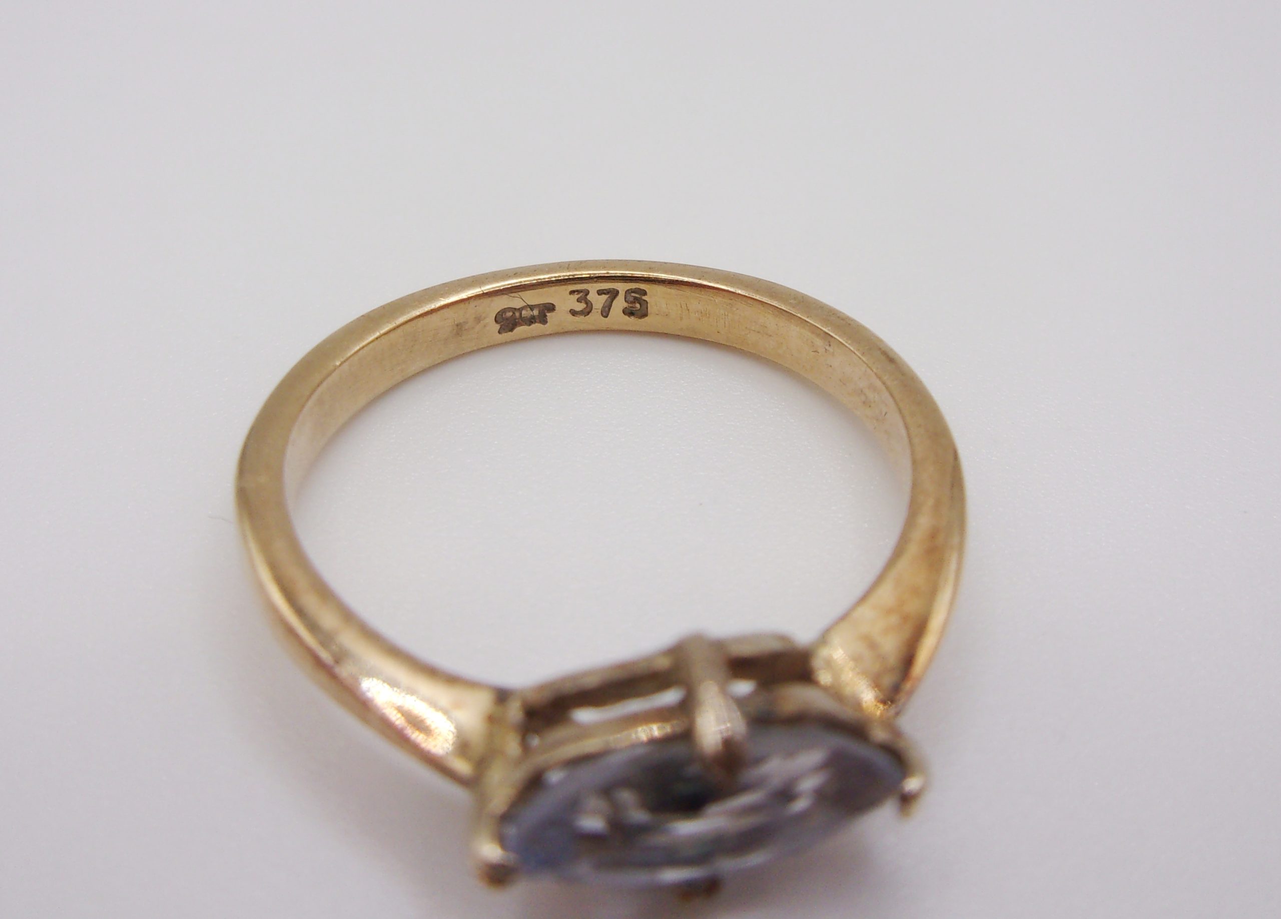 9ct Yellow Gold Sapphire Ring UK Size O US 7 - Image 5