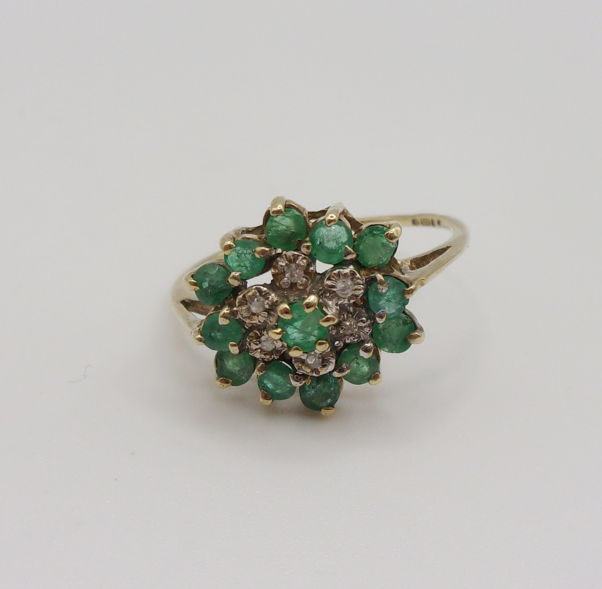 9ct Yellow Gold Emerald & Diamond Flower Head Ring UK Size R+ US 9 - Image 2