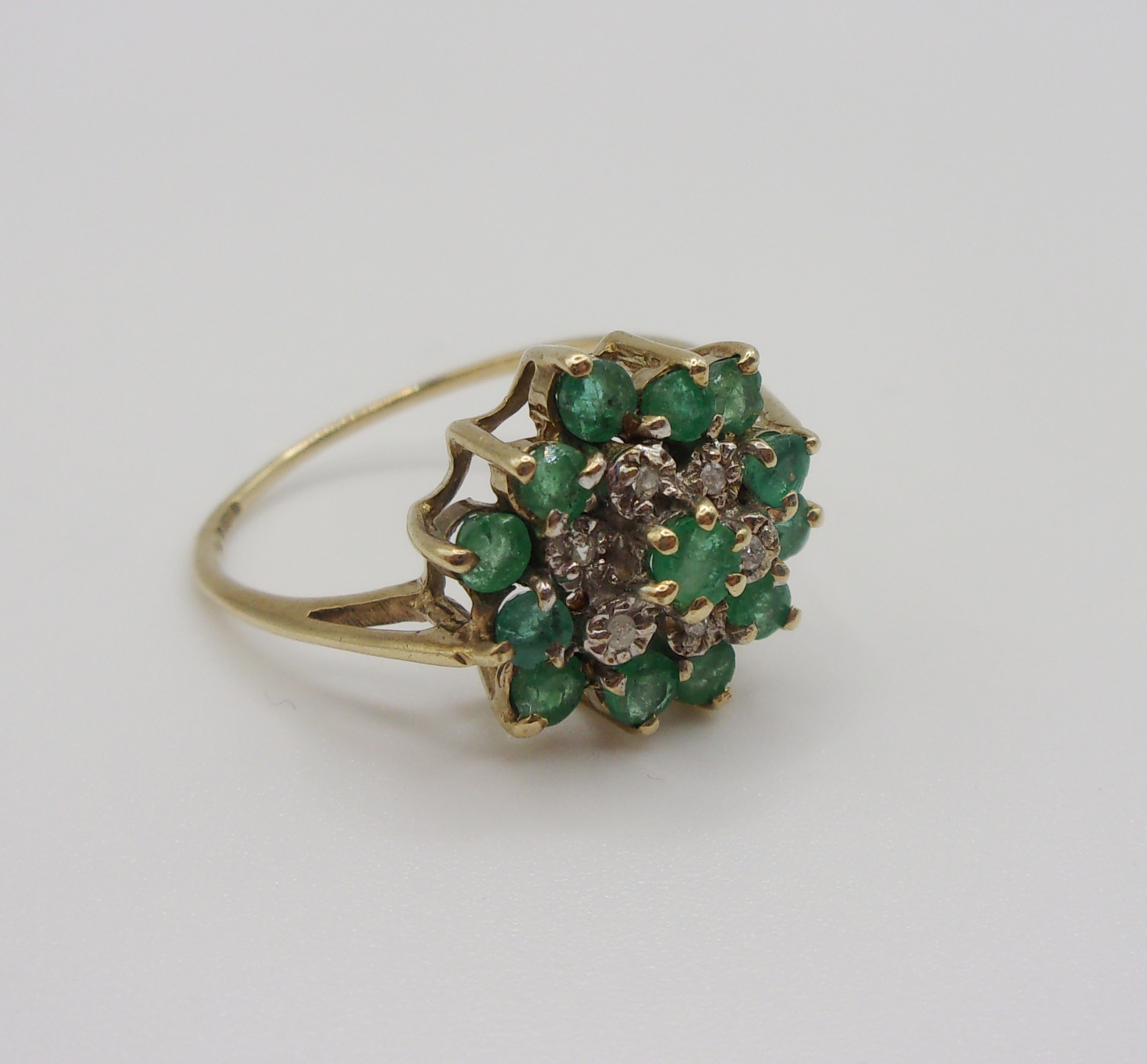 9ct Yellow Gold Emerald & Diamond Flower Head Ring UK Size R+ US 9