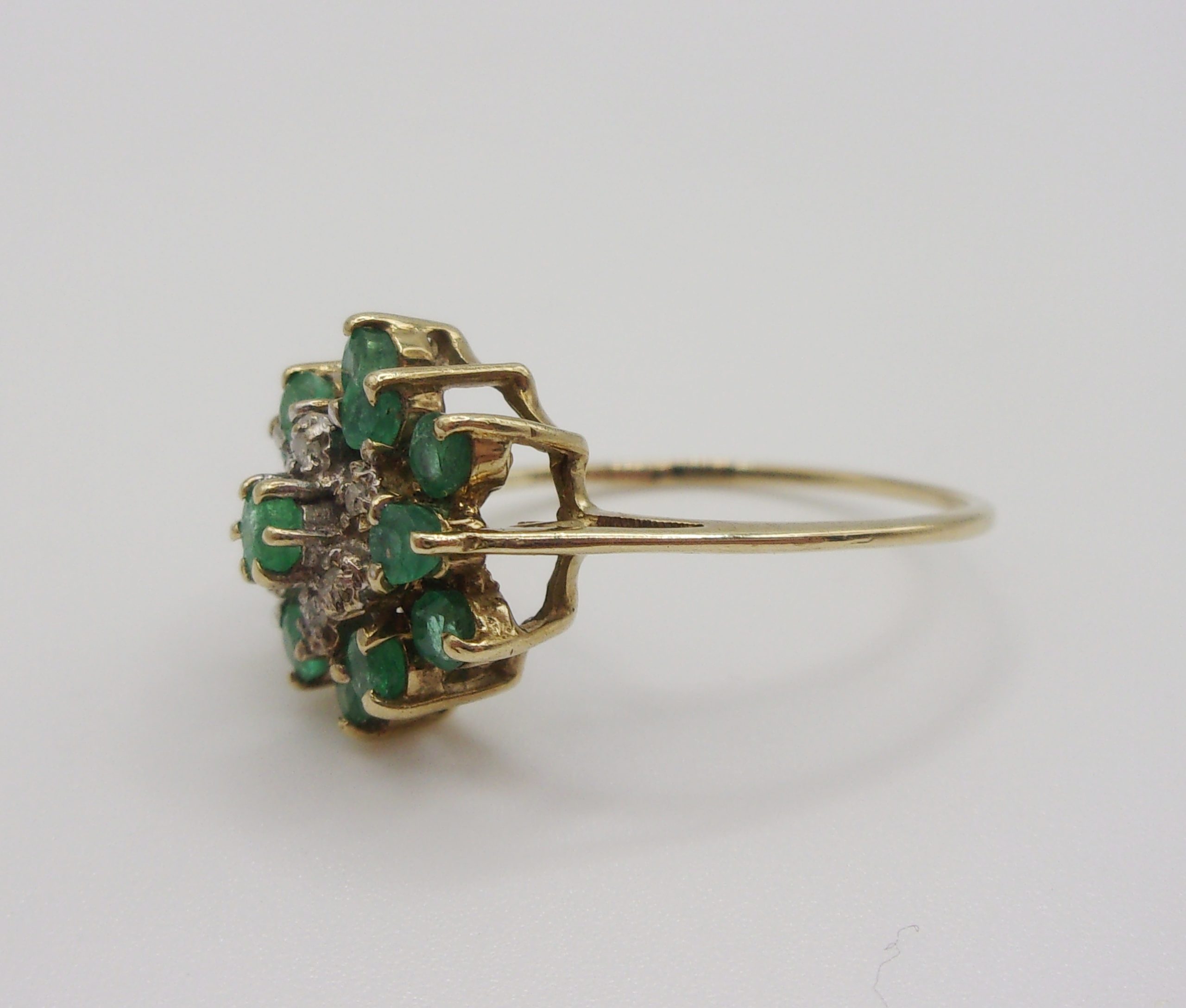 9ct Yellow Gold Emerald & Diamond Flower Head Ring UK Size R+ US 9 - Image 3