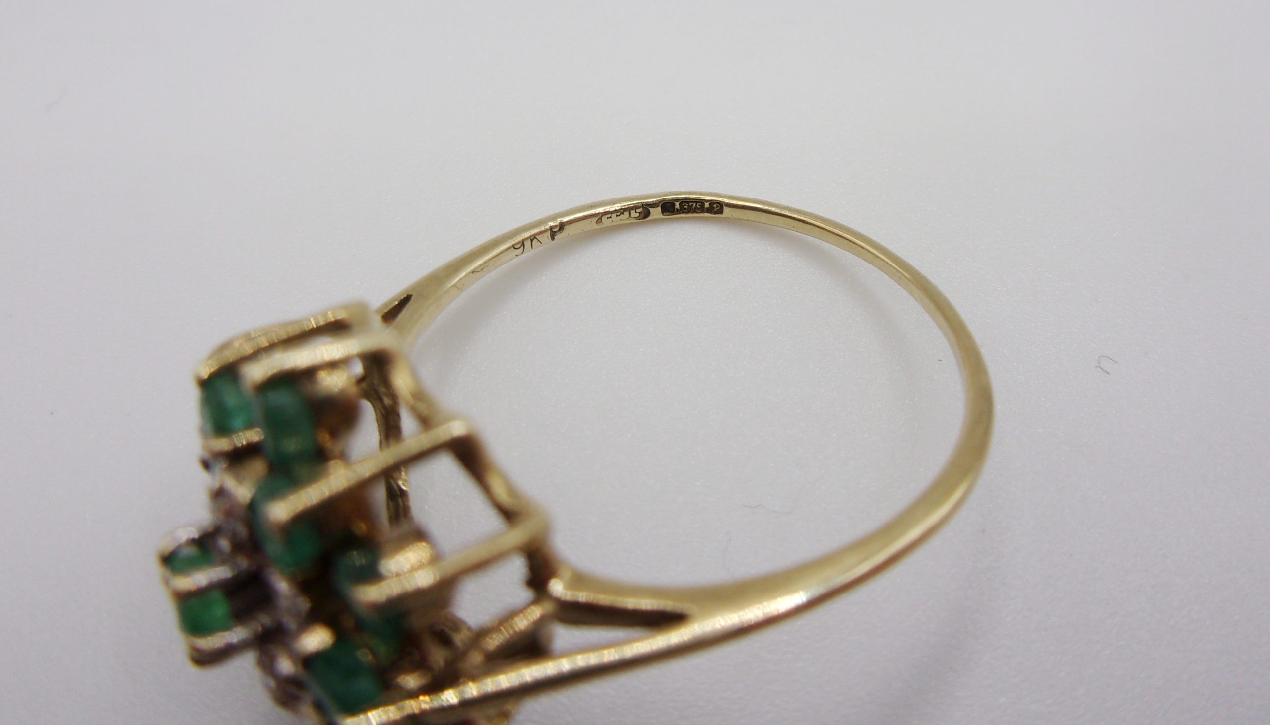 9ct Yellow Gold Emerald & Diamond Flower Head Ring UK Size R+ US 9 - Image 5